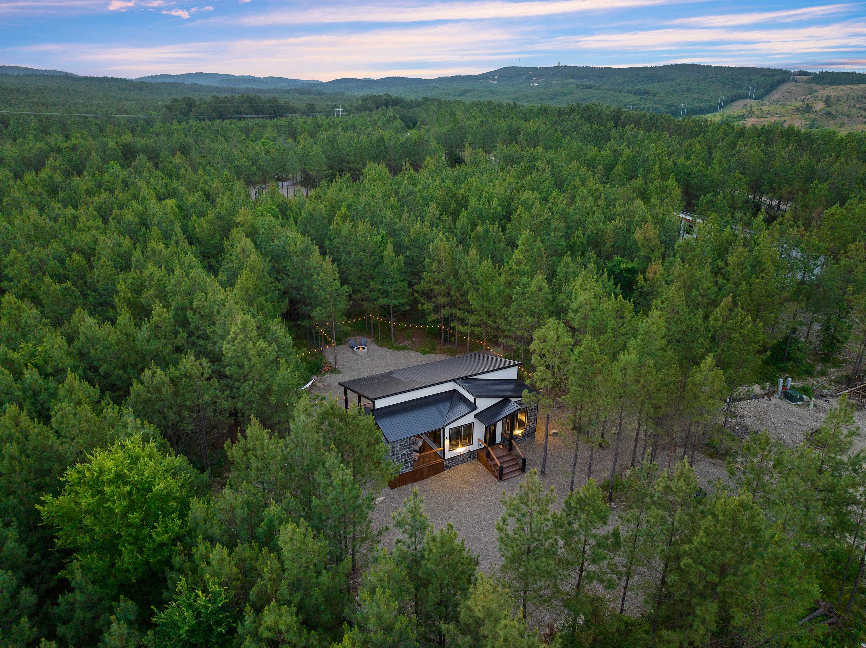 New! At Ease Romantic Honeymoon Cabin Hot Tub