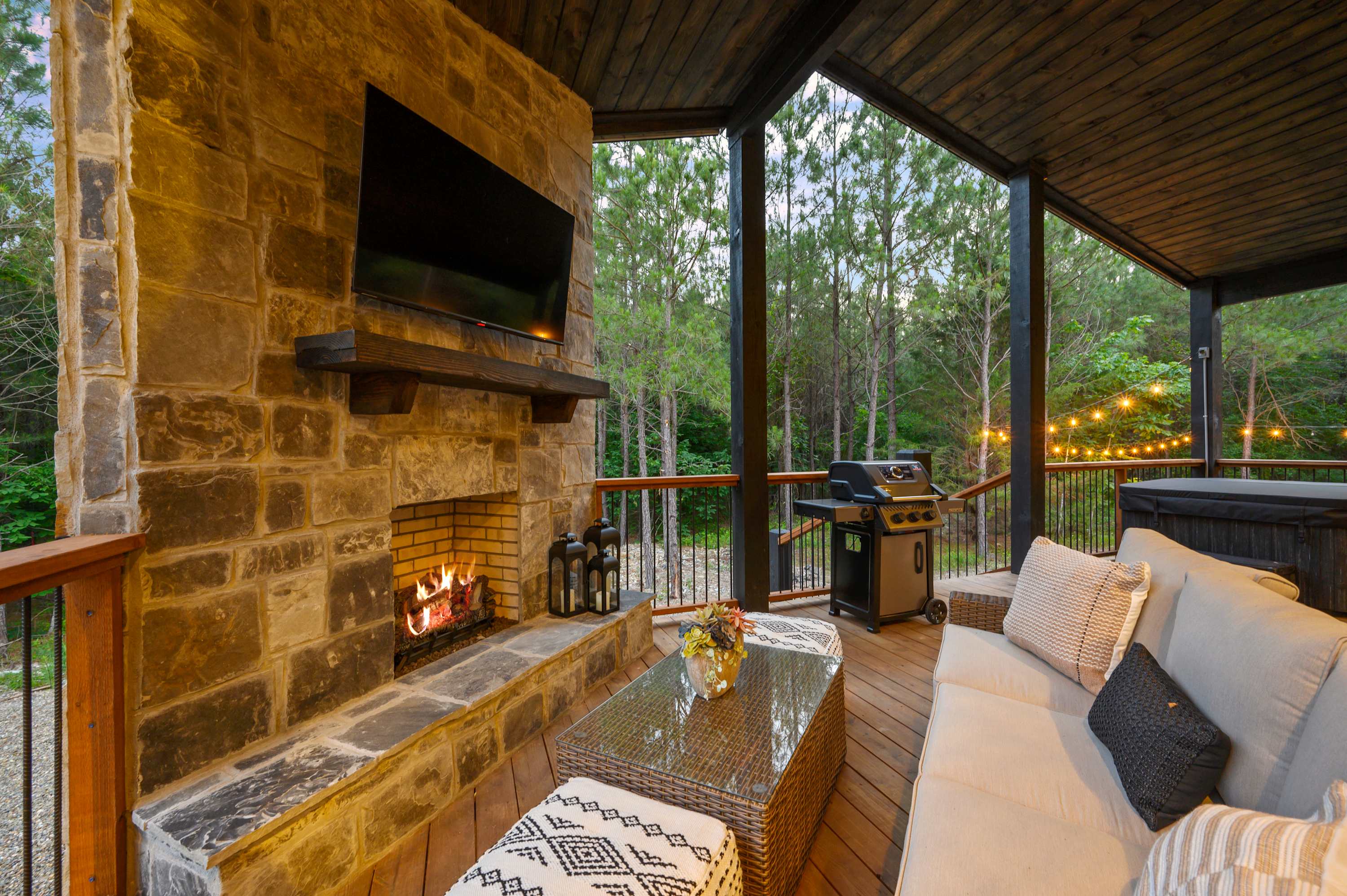 New! At Ease Romantic Honeymoon Cabin Hot Tub
