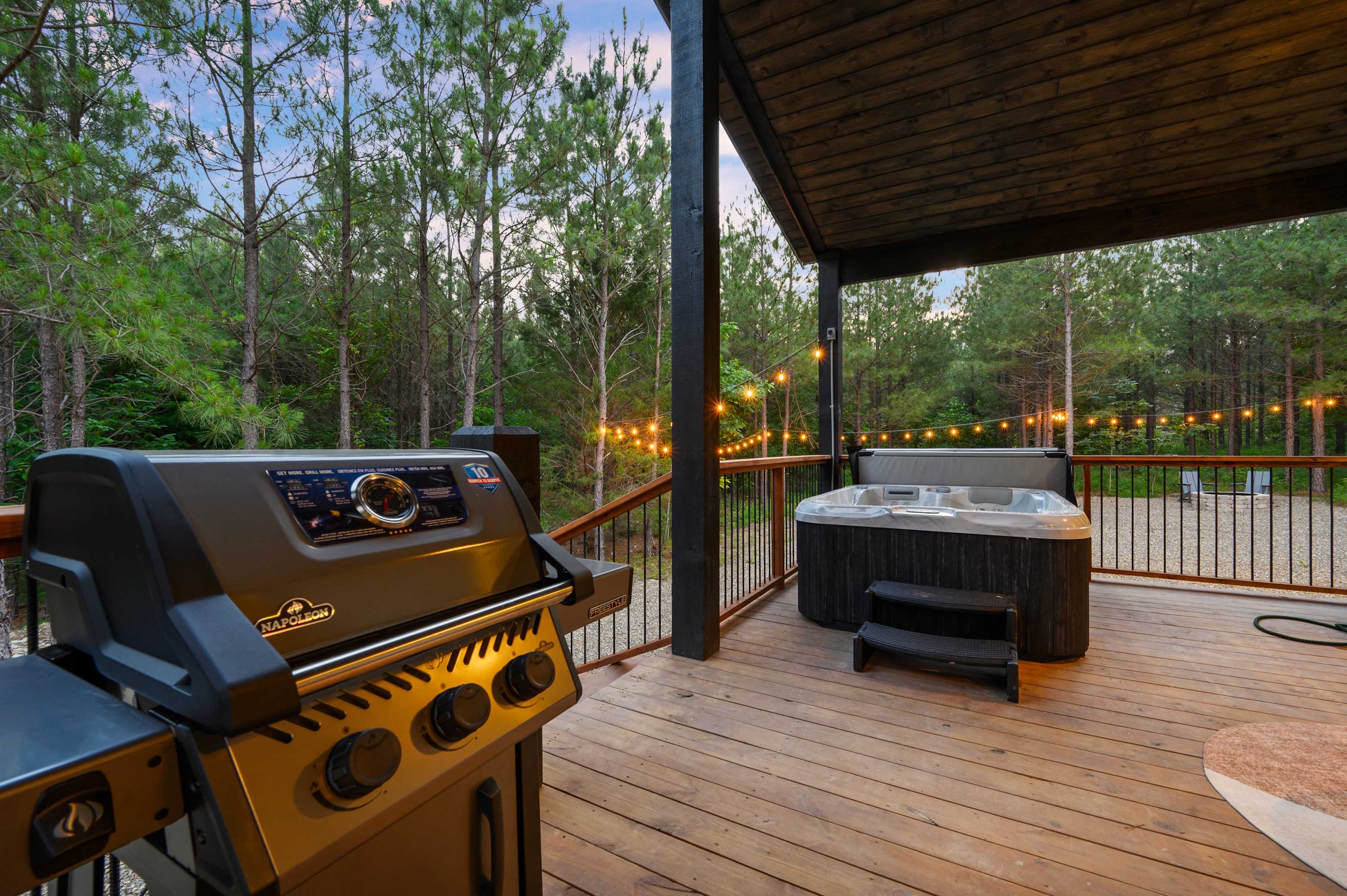 New! At Ease Romantic Honeymoon Cabin Hot Tub