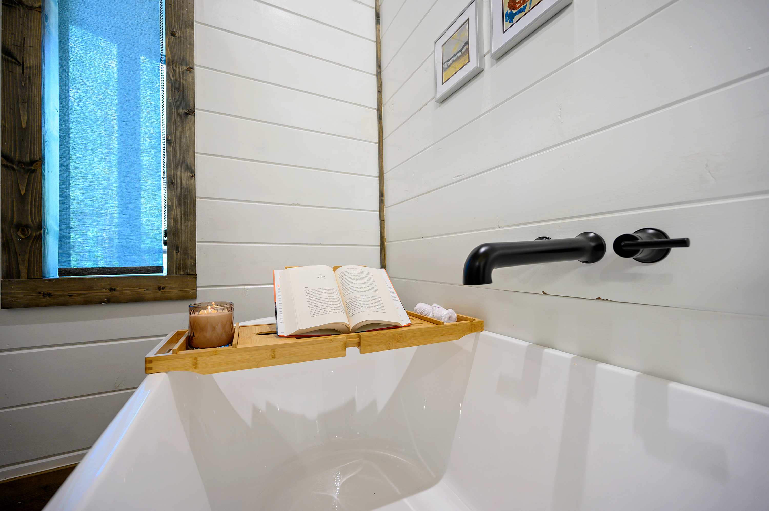 New! At Ease Romantic Honeymoon Cabin Hot Tub