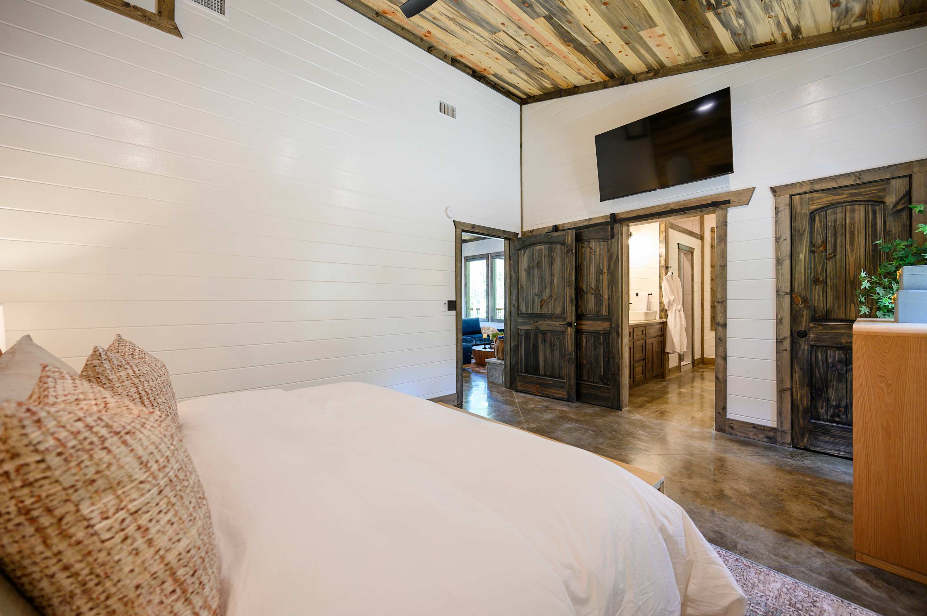 New! At Ease Romantic Honeymoon Cabin Hot Tub