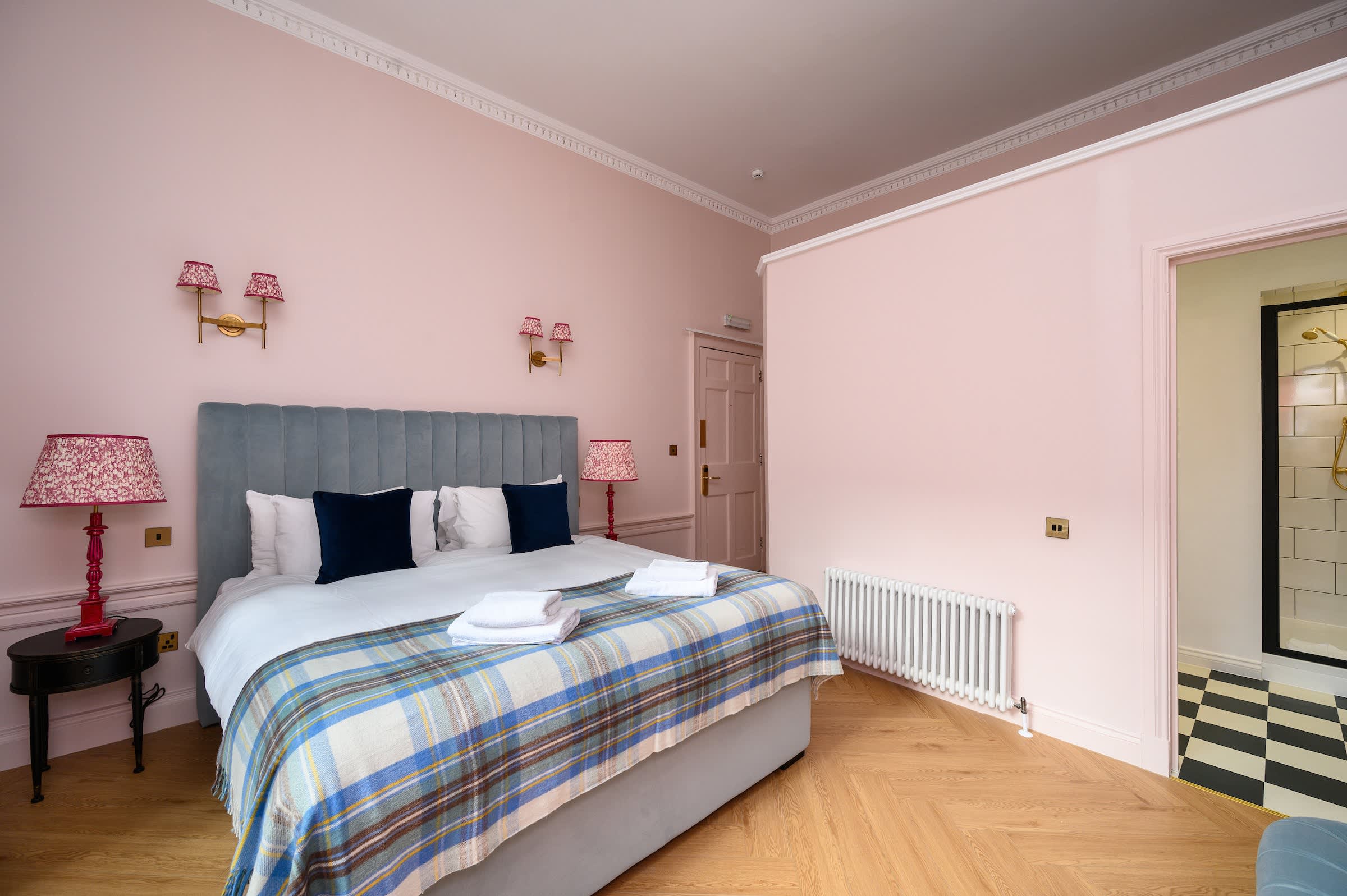 Deluxe Double with Bathroom (Room 5 - Ground Floor) — Edinburgh, Scotland — vacation rental