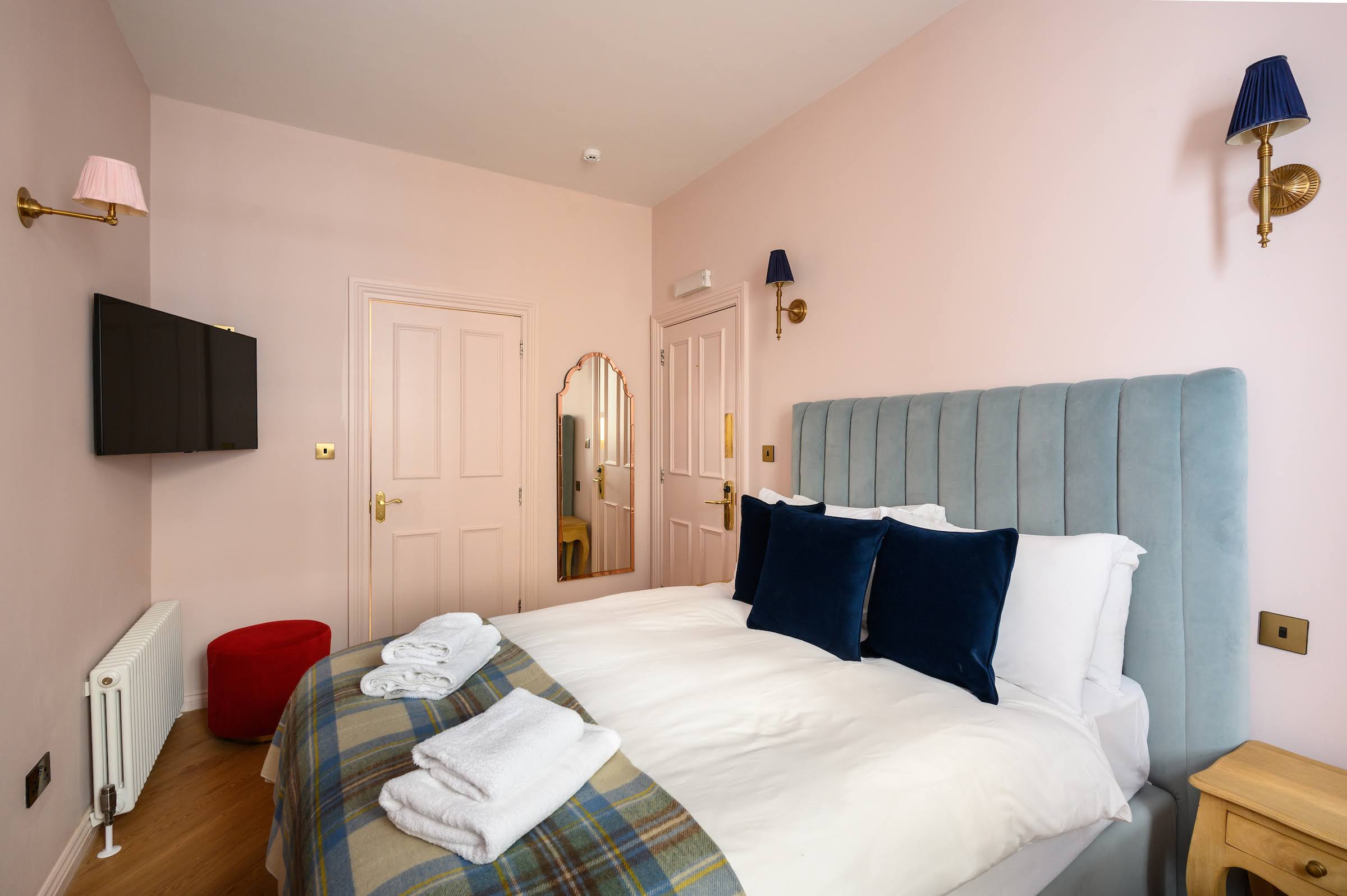 Double Room (Room 6 - Ground Floor) — Edinburgh, Scotland — vacation rental