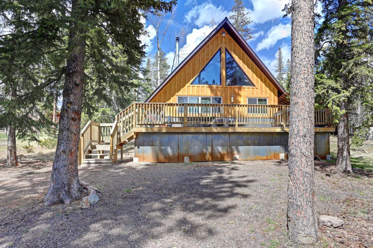 Buffalo Loft – Hot tub, wraparound deck & cozy Black Hills getaway! — Lead, SD — vacation rental