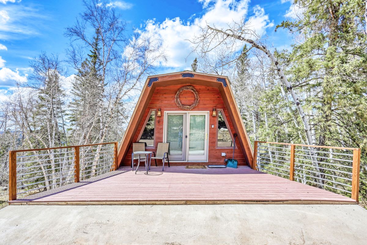 Mountain Pine Retreat – Scenic Cabin with Hot Tub & Views — Lead, SD — vacation rental