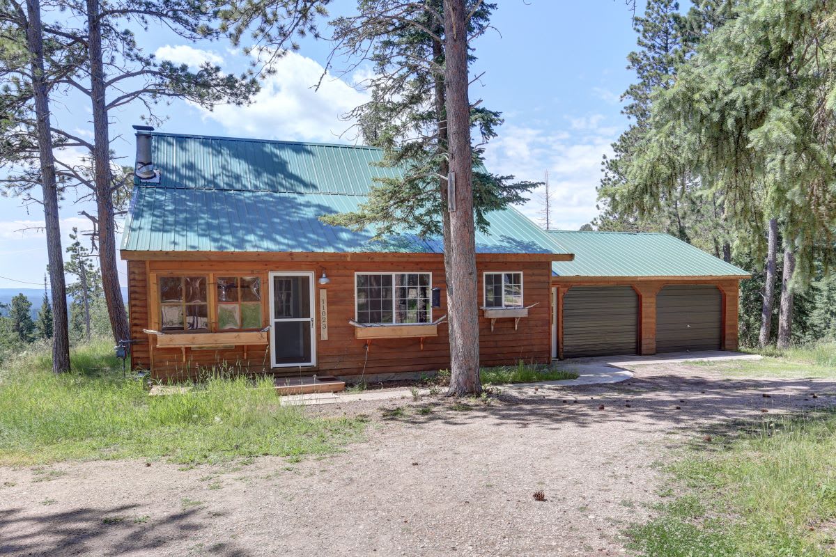 Wanderlust Cabin – Cozy Retreat with Hot Tub & Ski Access — Lead, SD — vacation rental