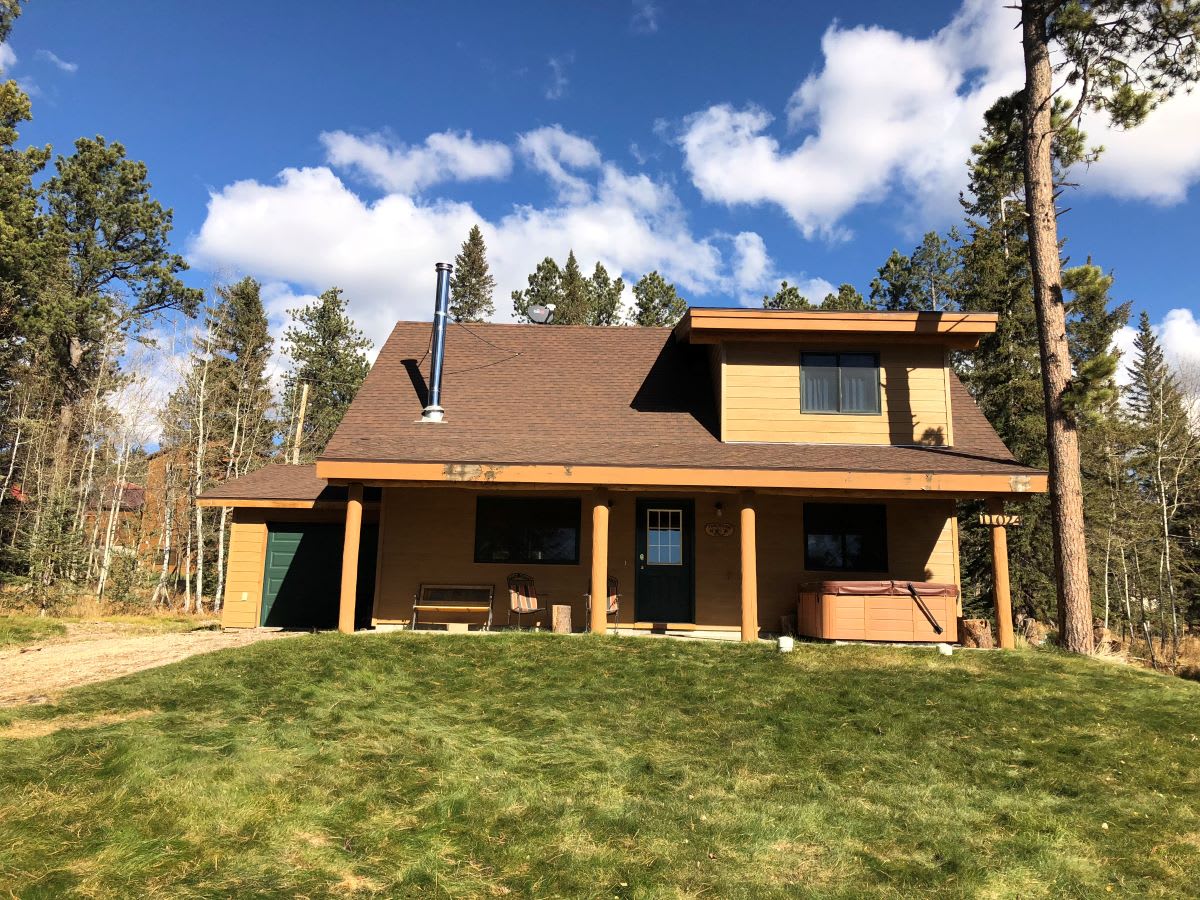 Four Seasons Retreat – Cozy Terry Peak Cabin with Hot Tub & Mountain Views — Lead, SD — vacation rental
