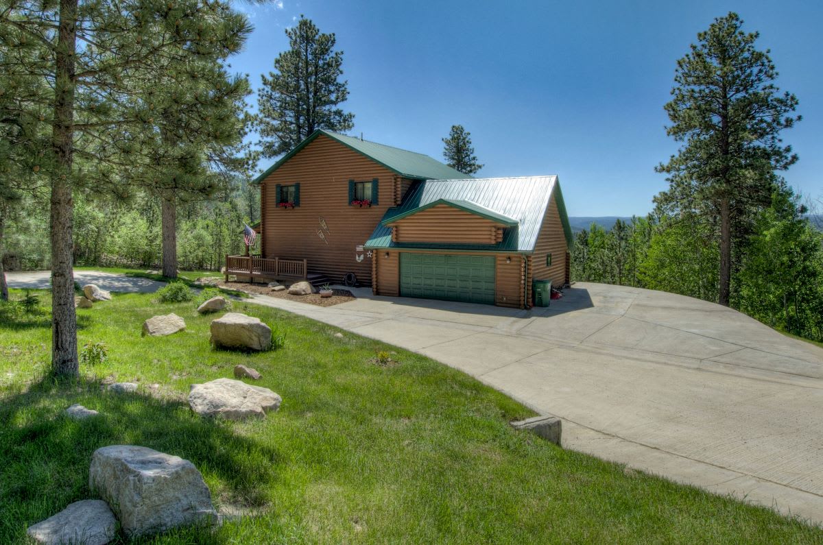 Grand View Lodge – Luxury Black Hills Cabin with Stunning Views & Hot Tub — Lead, SD — vacation rental
