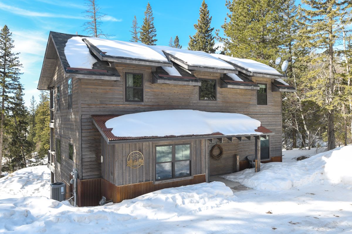 Lucky 7 Lodge – Spacious 4-Bedroom Cabin with Double Decks, Hot Tub & Mountain Views — Lead, SD — vacation rental