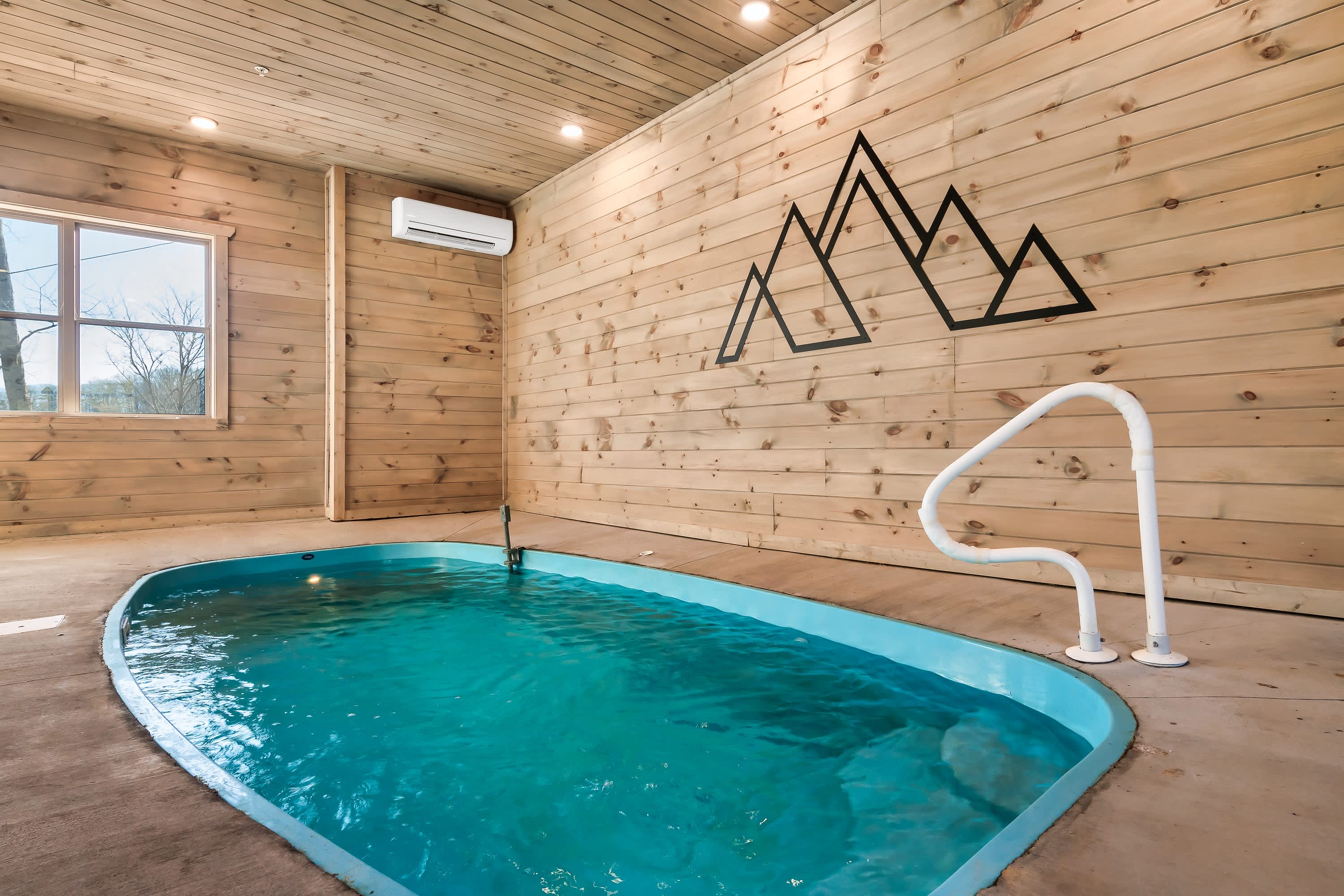 Luxury Cabin w/ View・Pool・Hot Tub・Games・Fire pit — Gatlinburg, TN — vacation rental