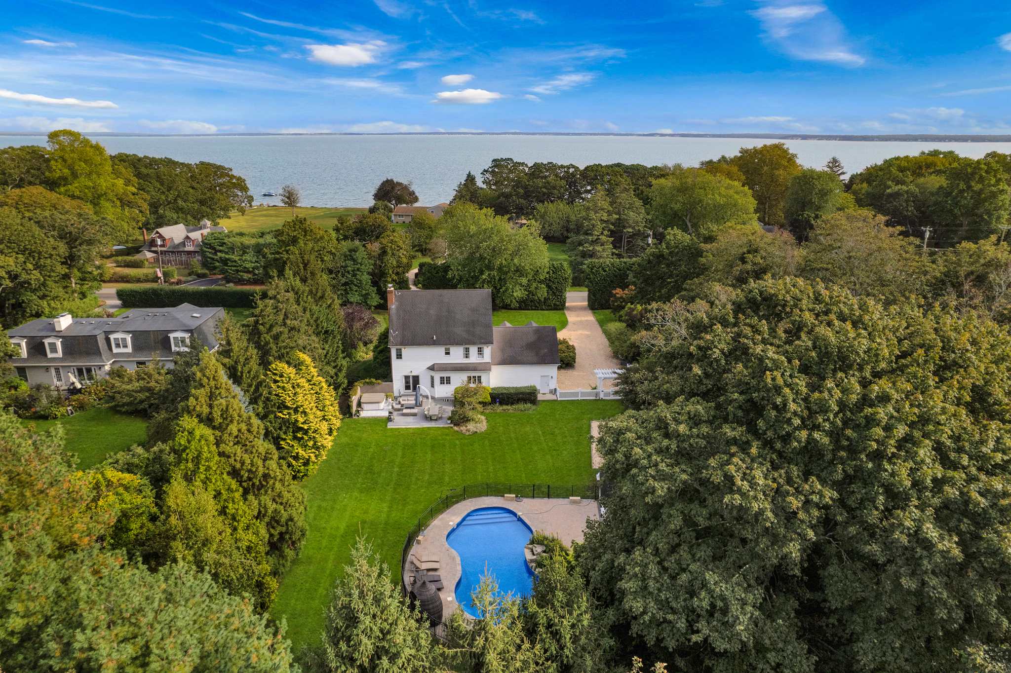 North Fork Manor: Heated Pool, Hot tub
