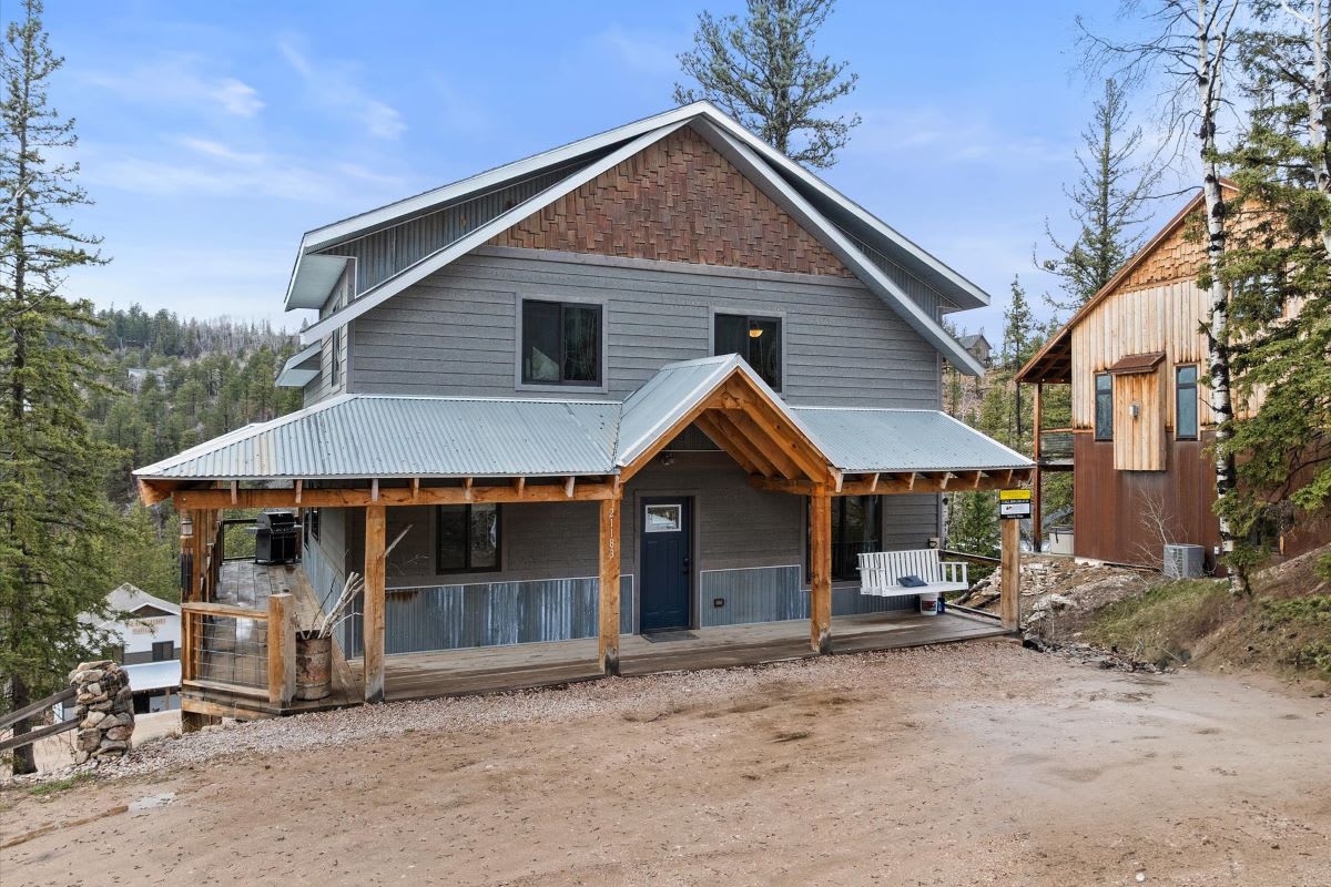 Bullock’s Ridge – Double decks, hot tub, game room & room for the whole crew! — Lead, SD — vacation rental