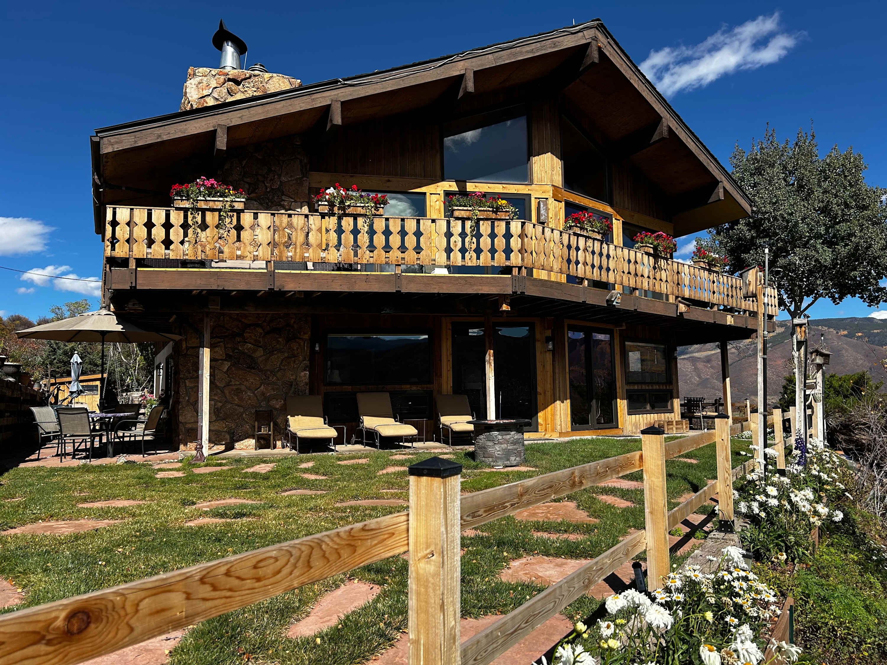 Aspen Snowmass Chalet, 2B/1BT Extended Stay, Fab Mtn Views on 3 Acres — Aspen, CO — vacation rental