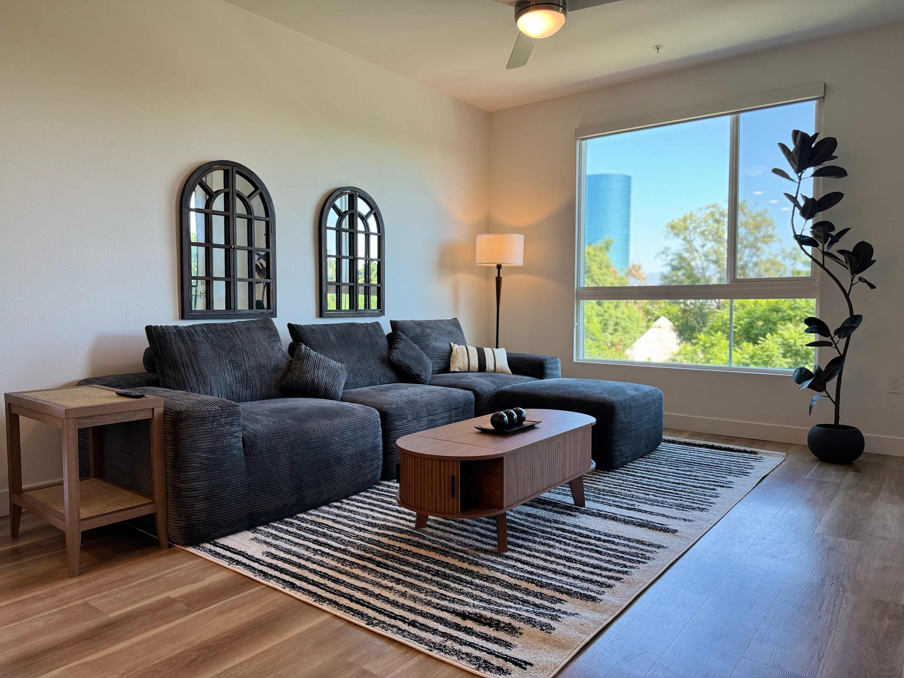 Modern Apartment w/ Pool, Gym & Near Disneyland