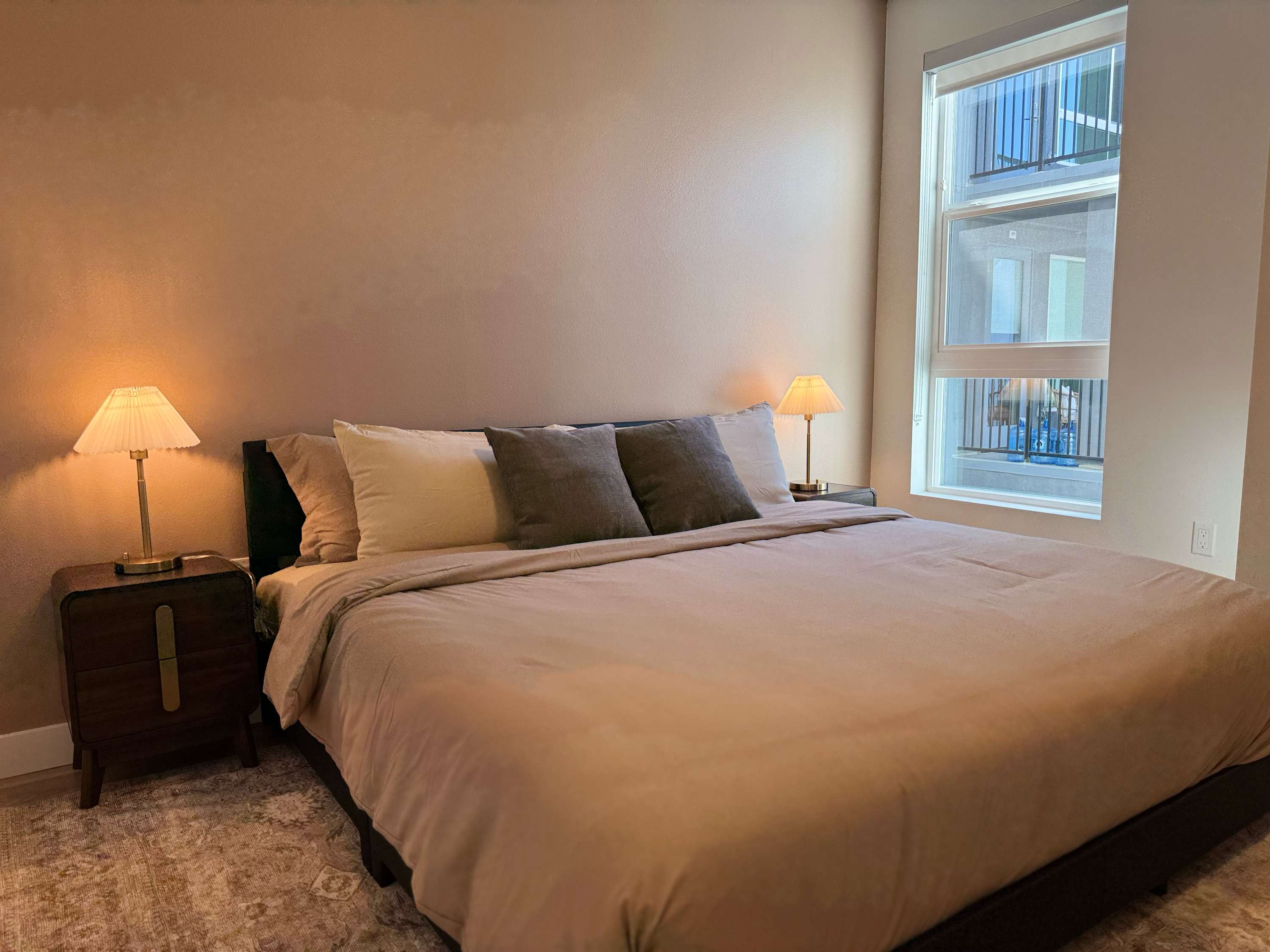 Stylish Apartment Near Disneyland w/ Pool & Gym
