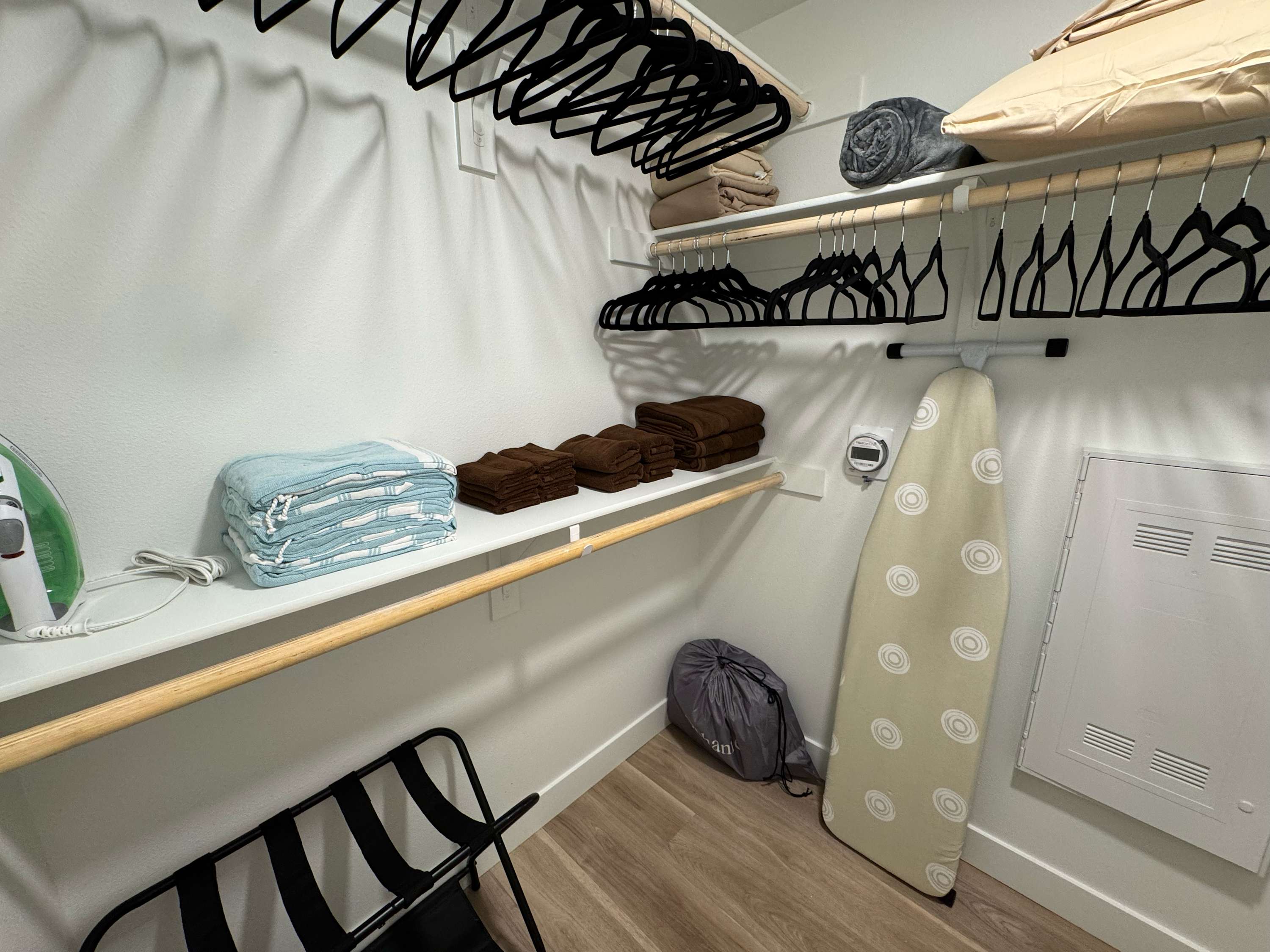 Stylish Apartment Near Disneyland w/ Pool & Gym