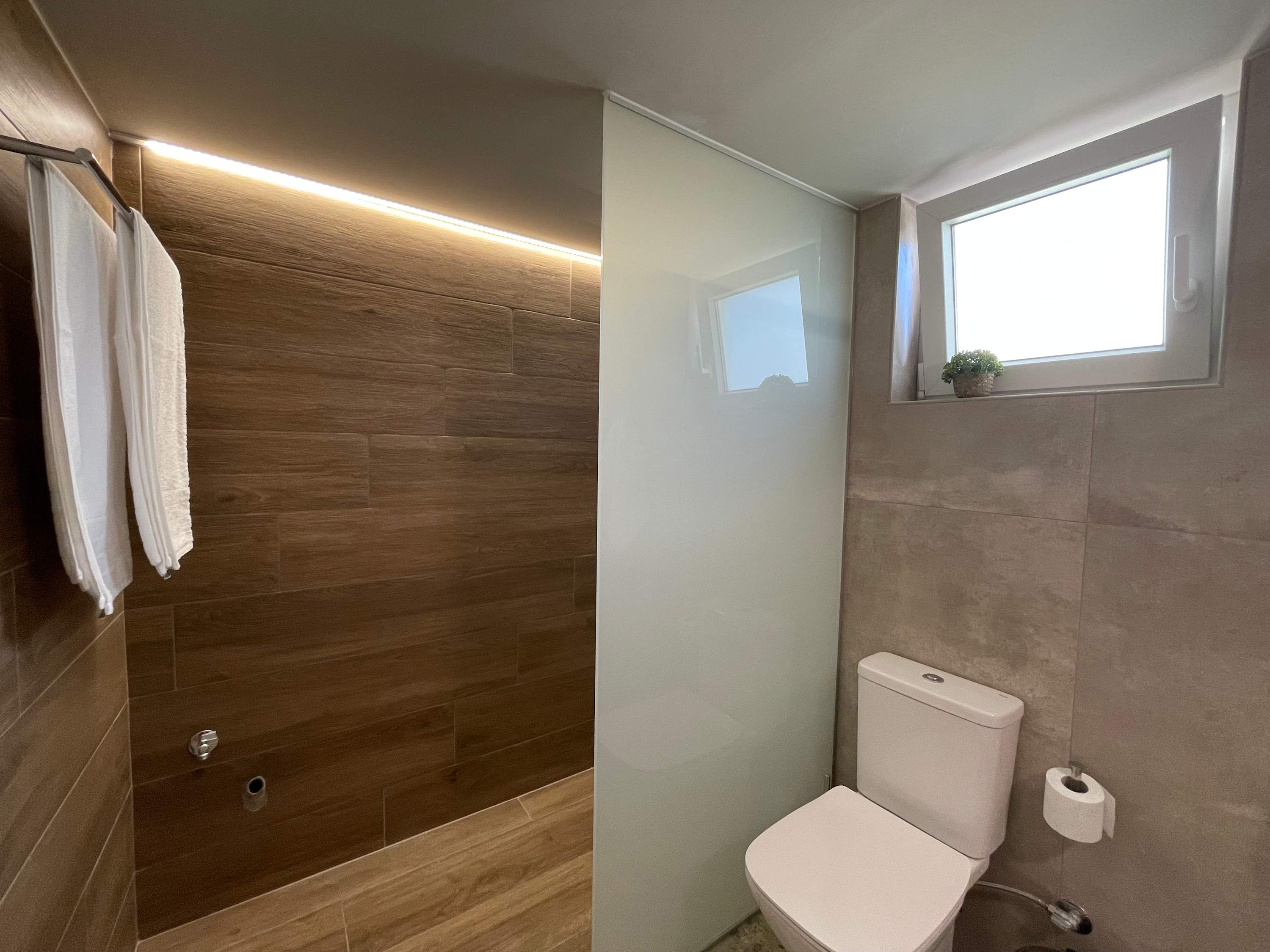 New Modern 2 Bd Flat Just Steps to Rethymno Beach in Rethymno — photo 4