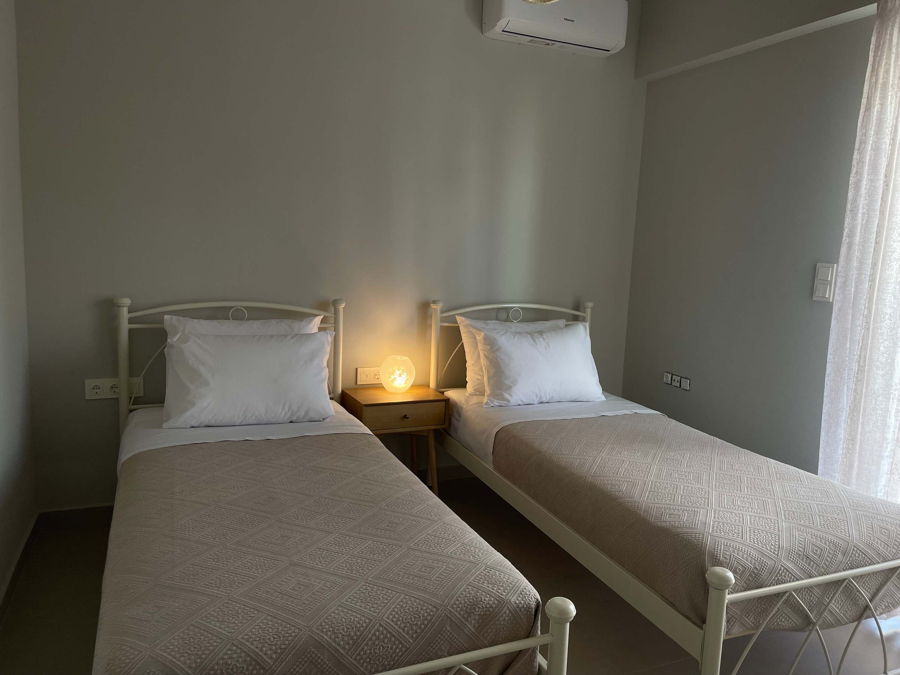 New Modern 2 Bd Flat Just Steps to Rethymno Beach in Rethymno — photo 3