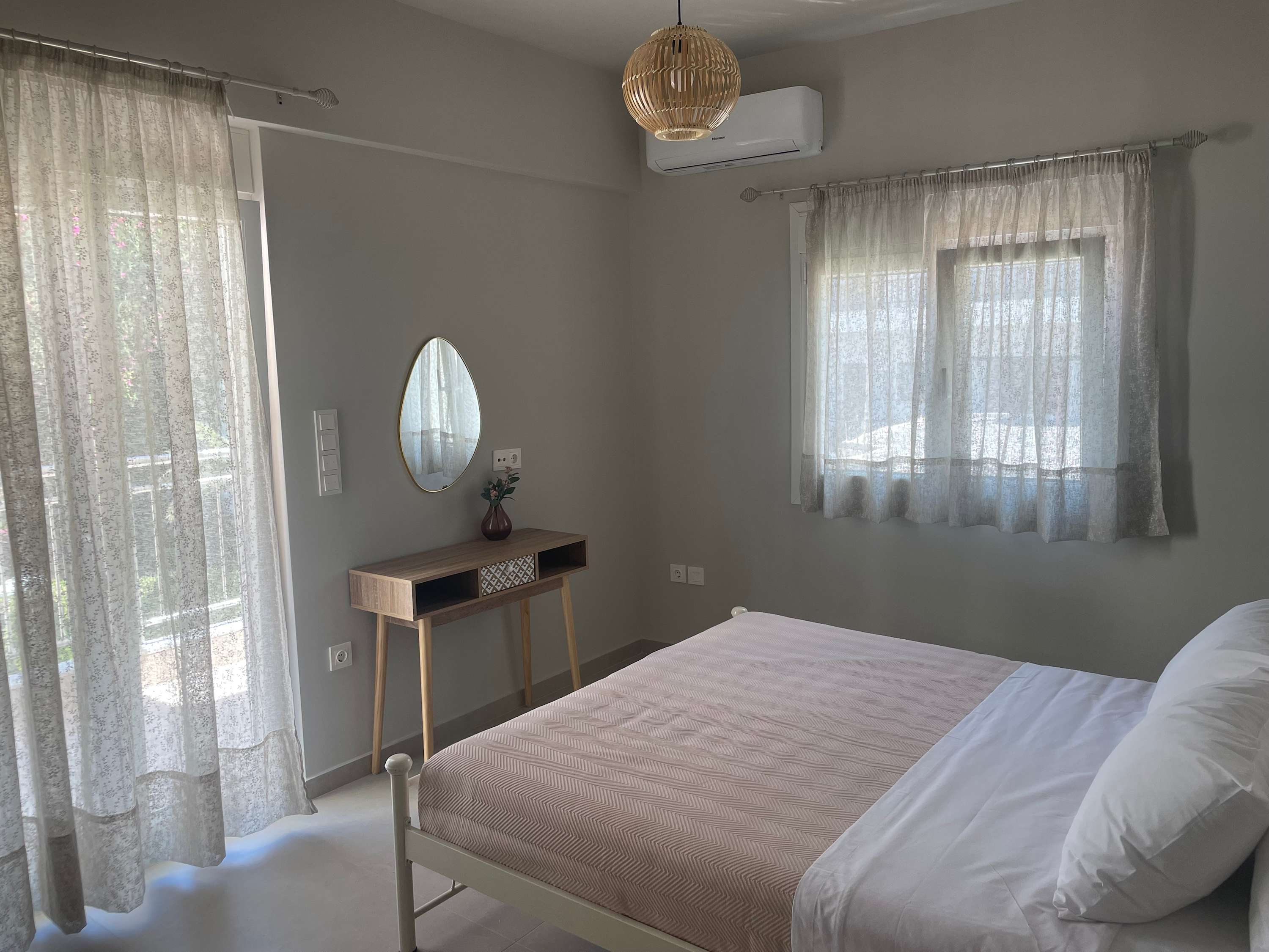 New Modern 2 Bd Flat Just Steps to Rethymno Beach in Rethymno — photo 1