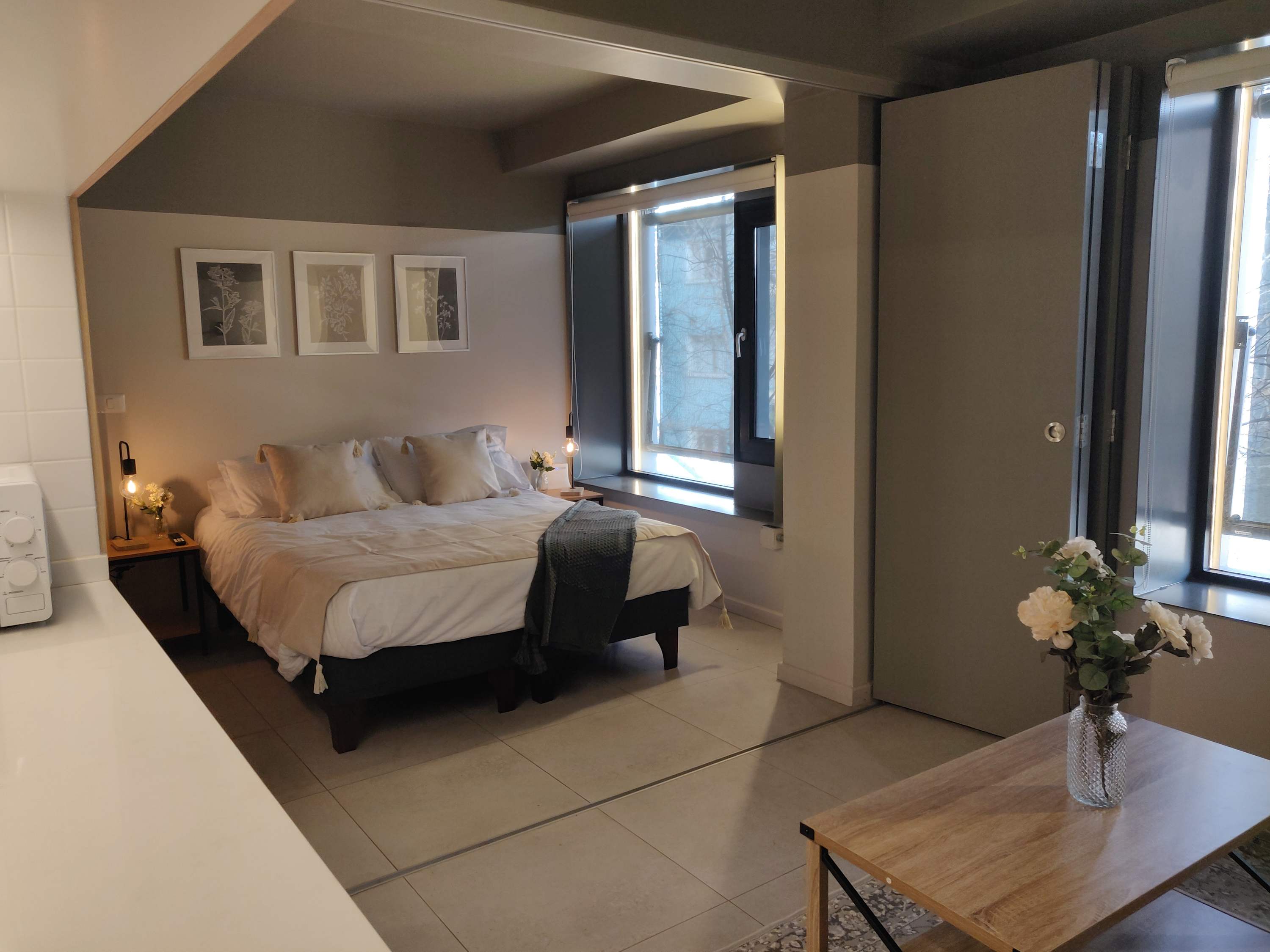 Relax in this cozy studio with soft lighting and stylish decor, perfect for a peaceful retreat.