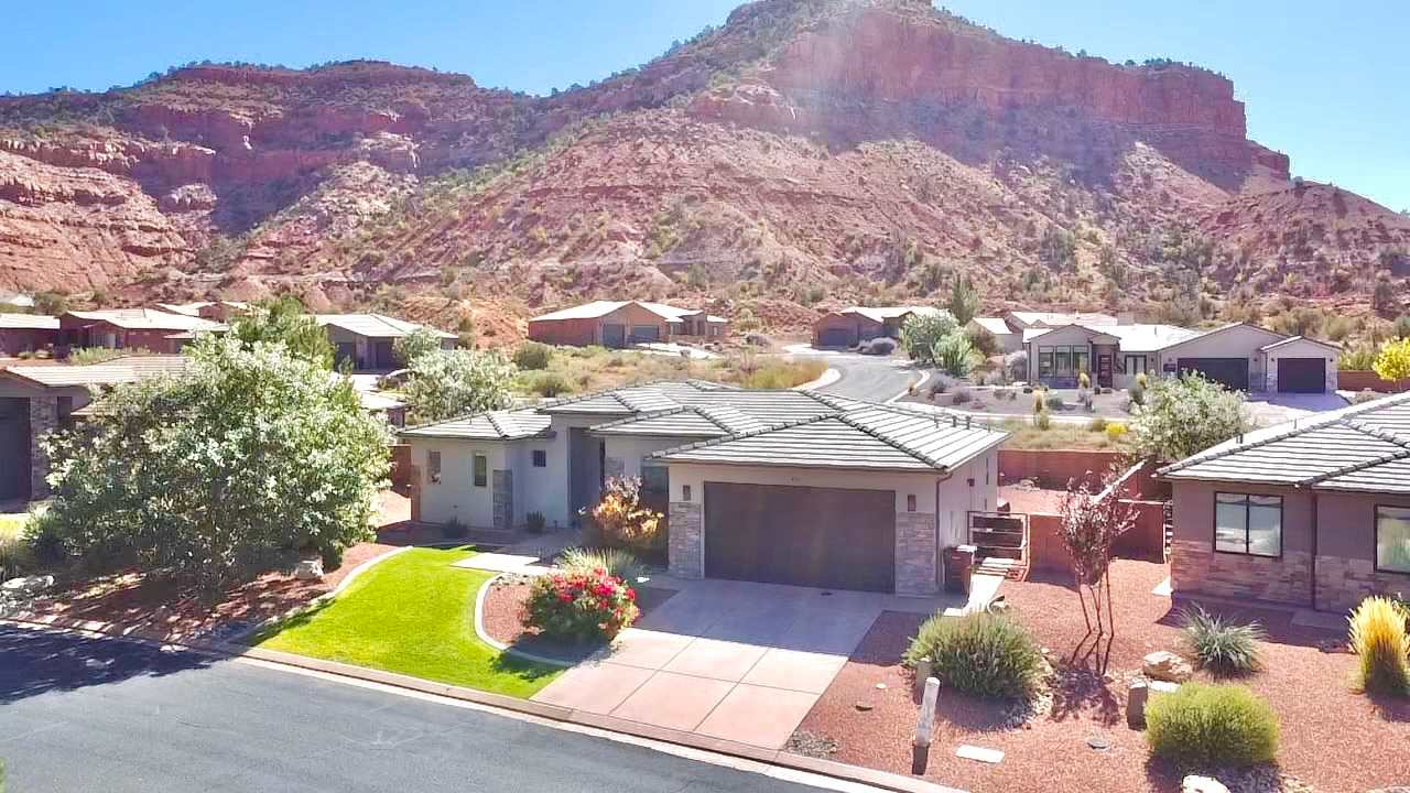 Southern Utah Luxury Home with views and community ammenities! Near Zion and Bryce Canyon! — Kanab, UT — vacation rental