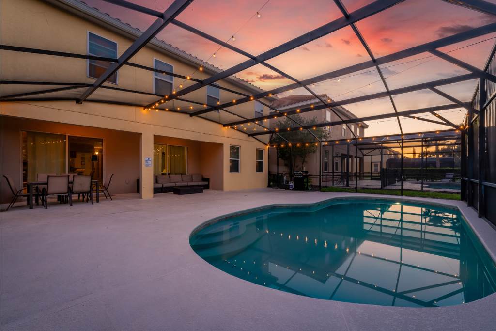 Family home w/ themed rooms & pool