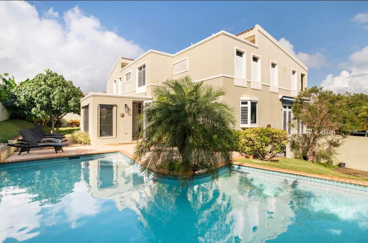 Casa Las Olas Tranquilas: A Luxurious Beachfront Retreat in Palmas del Mar, Designed for Discerning Families. — Palmas del Mar, Humacao — vacation rental