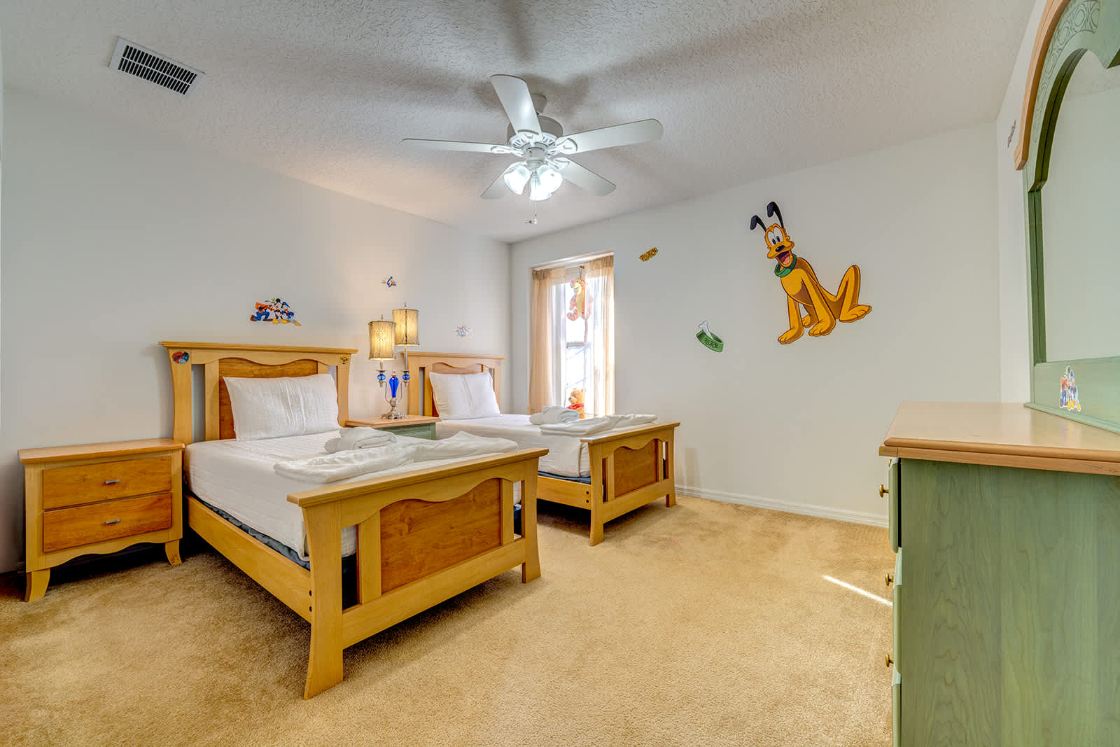 Serene Poolside Home Minutes from Parks