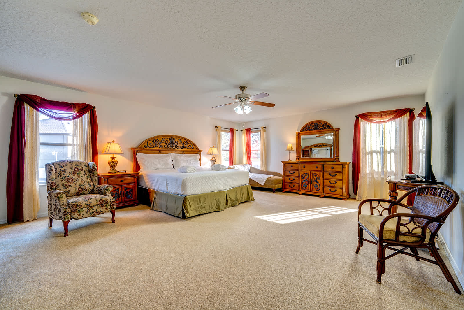 Serene Poolside Home Minutes from Parks