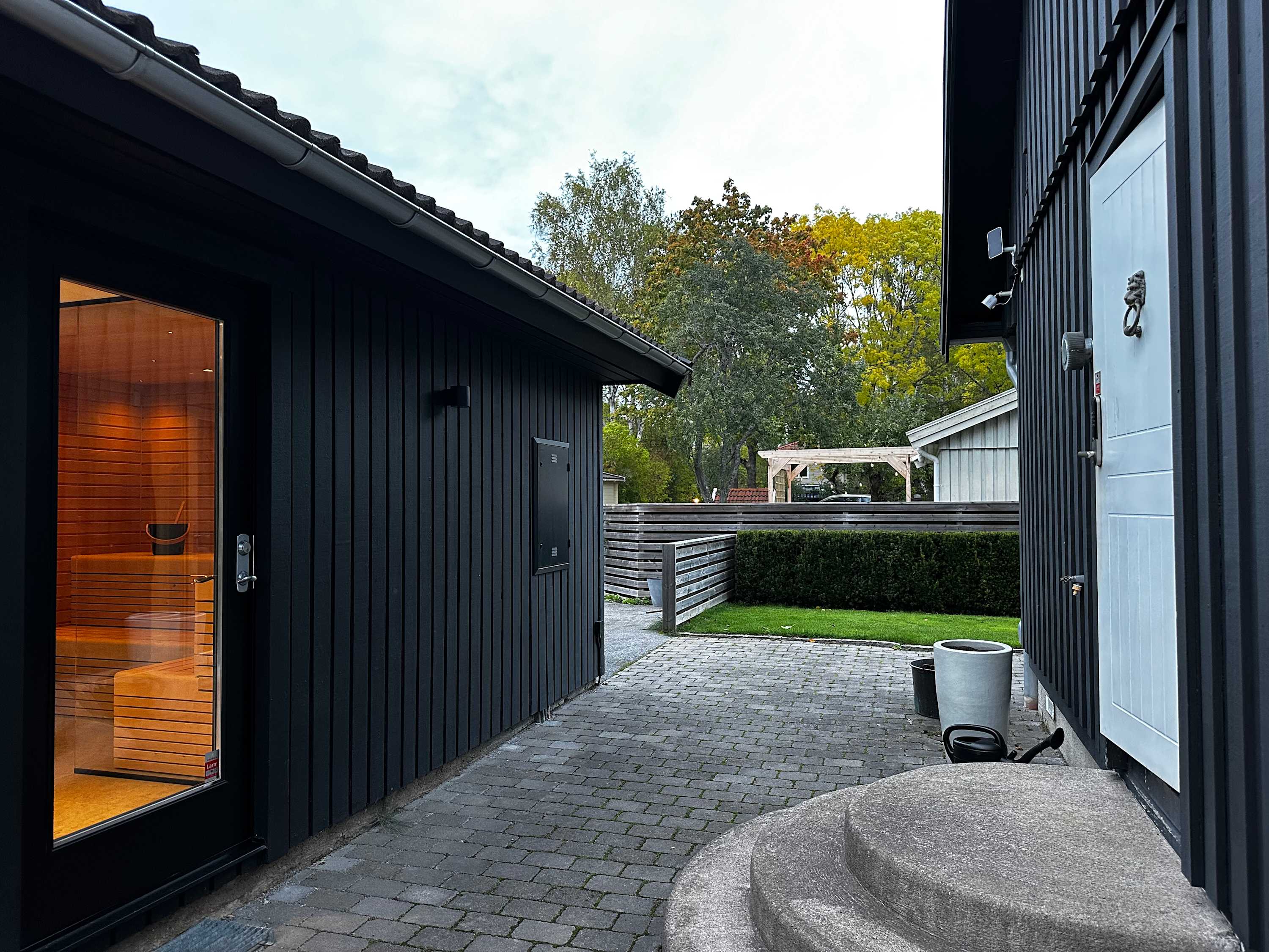 Luxury Villa with Hot Tub & Sauna, Near Downtown Stockholm