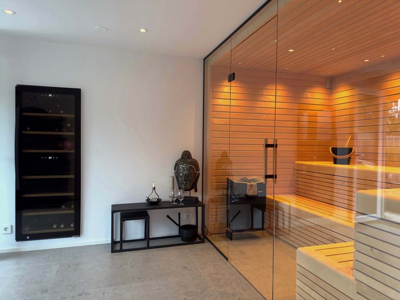Luxury Villa with Hot Tub & Sauna, Near Downtown Stockholm - Photo 2