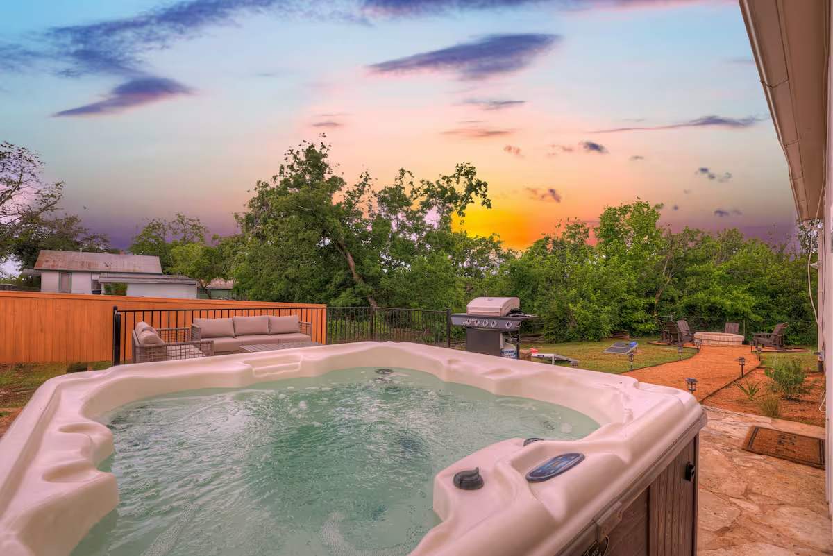 Moment in Time - Hot Tub & Fire Pit — Fredericksburg, TX — vacation rental