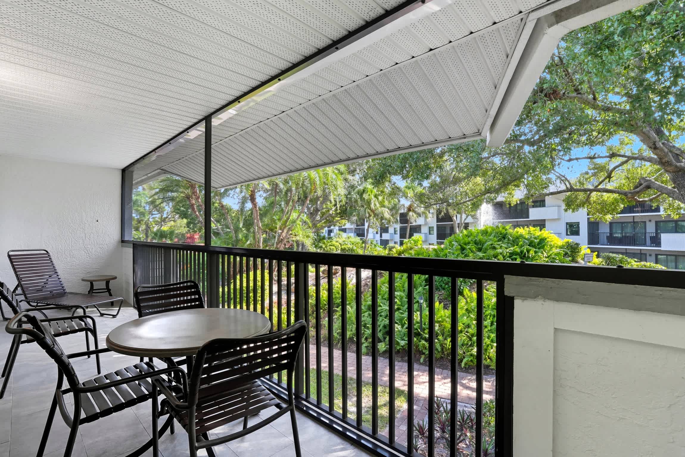 C 224 End Unit with Private Views Sleeps 6 20