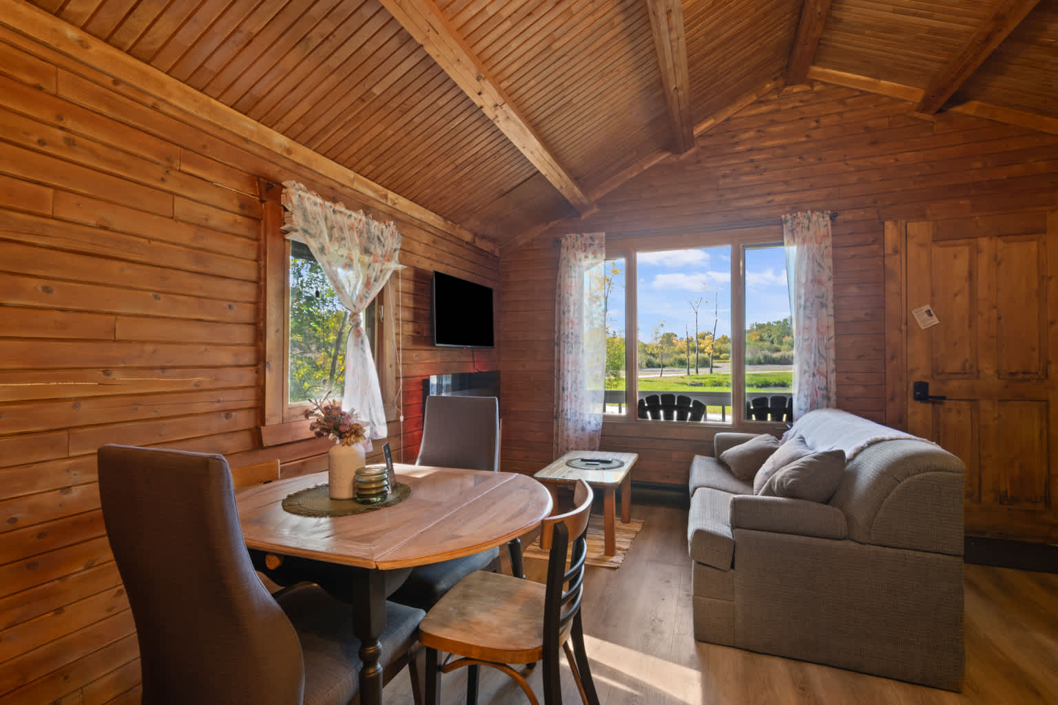 Chalet with Full Kitchen # 1 Domaine de l Archipel — Montérégie, Quebec — vacation rental