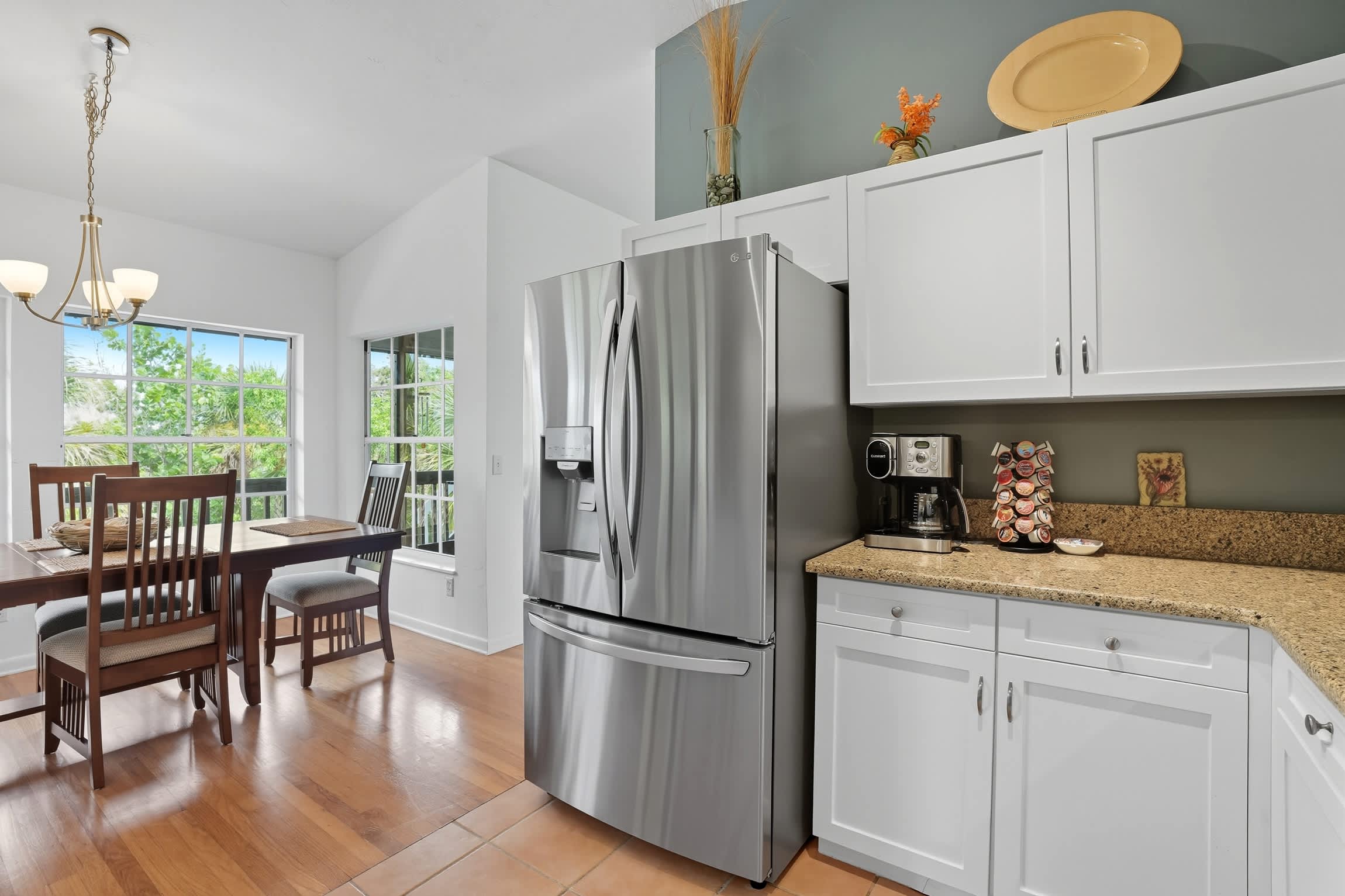 Your Island Oasis Awaits on Sanibel - Near Beach 2