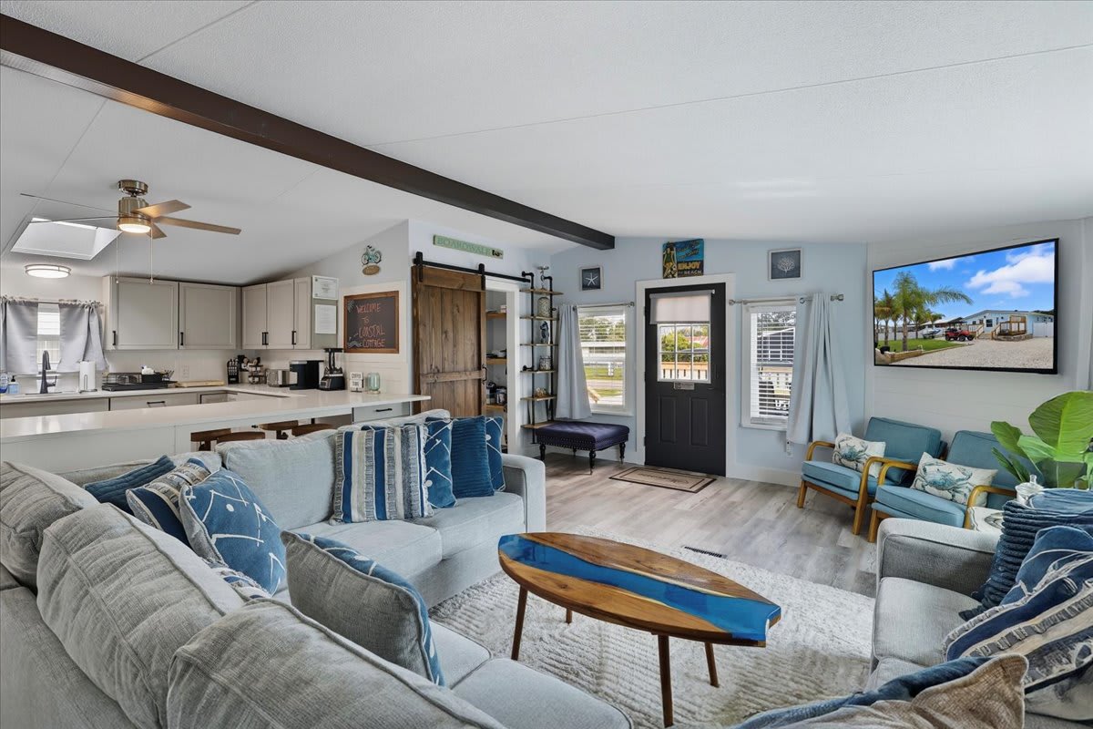 Beach Home: Heated Pool, Golf Cart, Kayaks, Fence 4