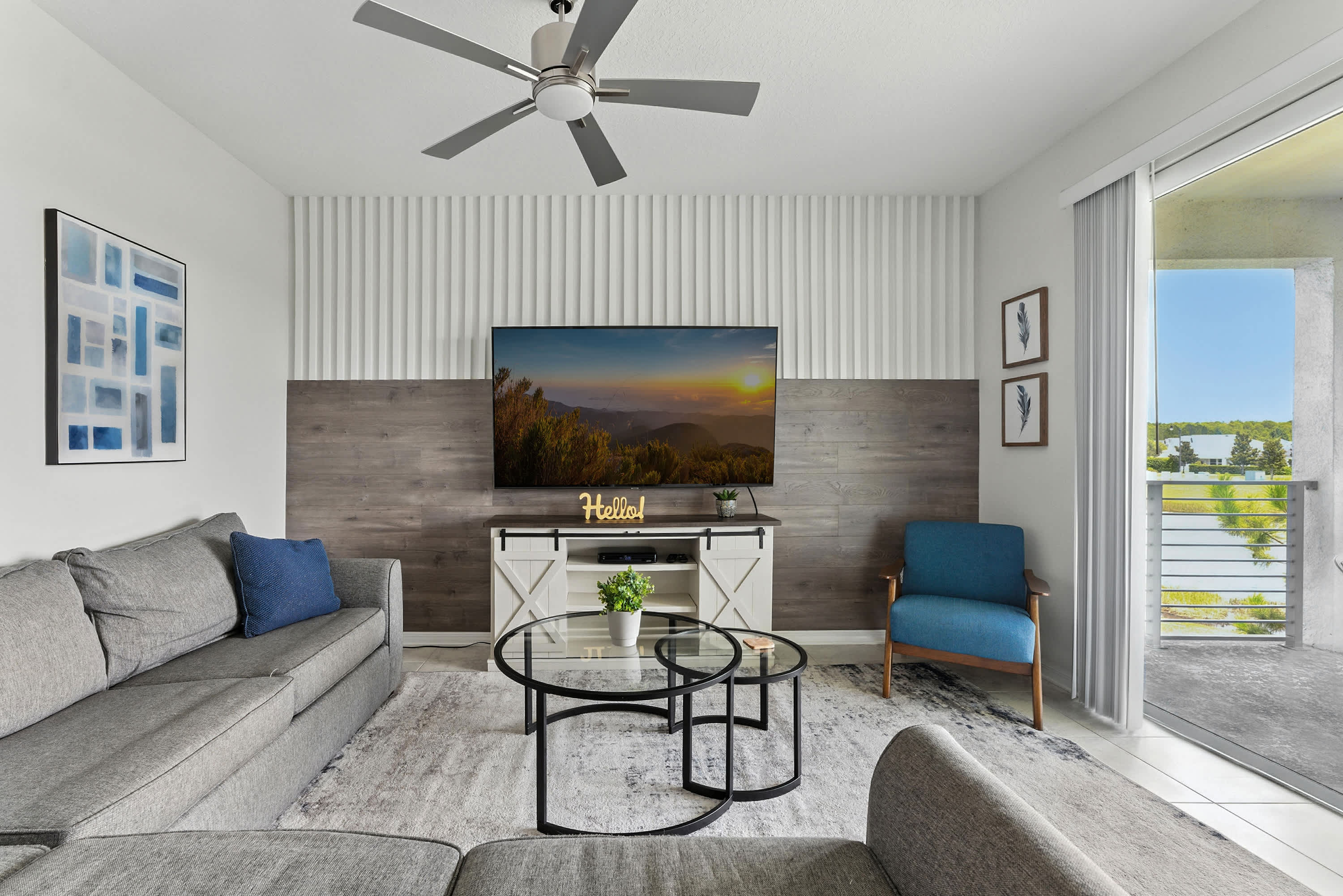 Spacious 2BR, Mickey Bedroom, Lake View