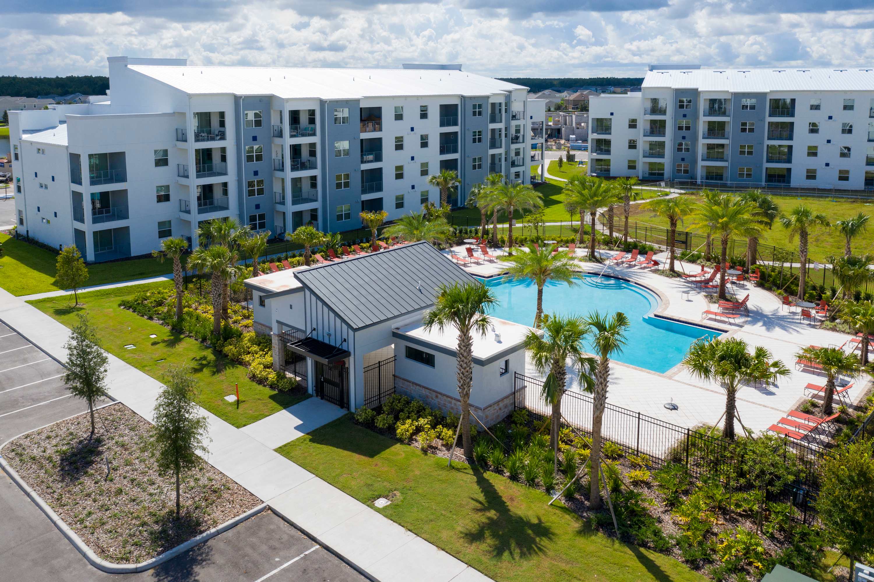 Spacious 2BR, Mickey Bedroom, Lake View