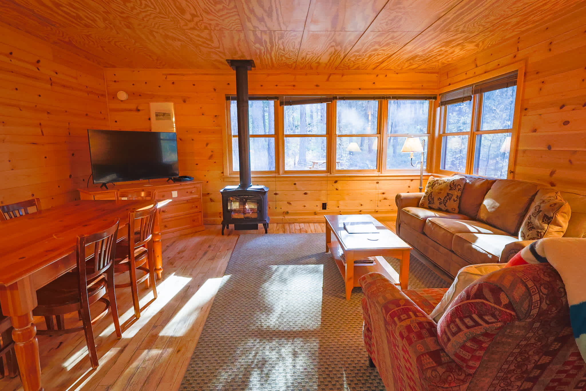 Happy Pines 2BR Cabin w/ King & Twin Beds — Mazama, WA — vacation rental