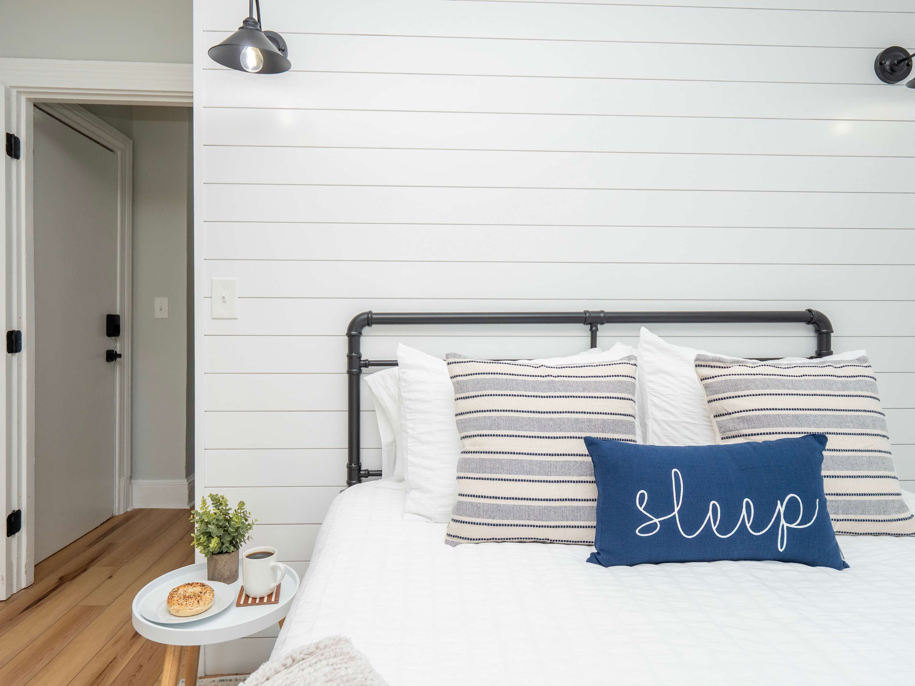 Jennifer's Modern & Comfy Broadway Walkable Stay — Providence, RI — vacation rental