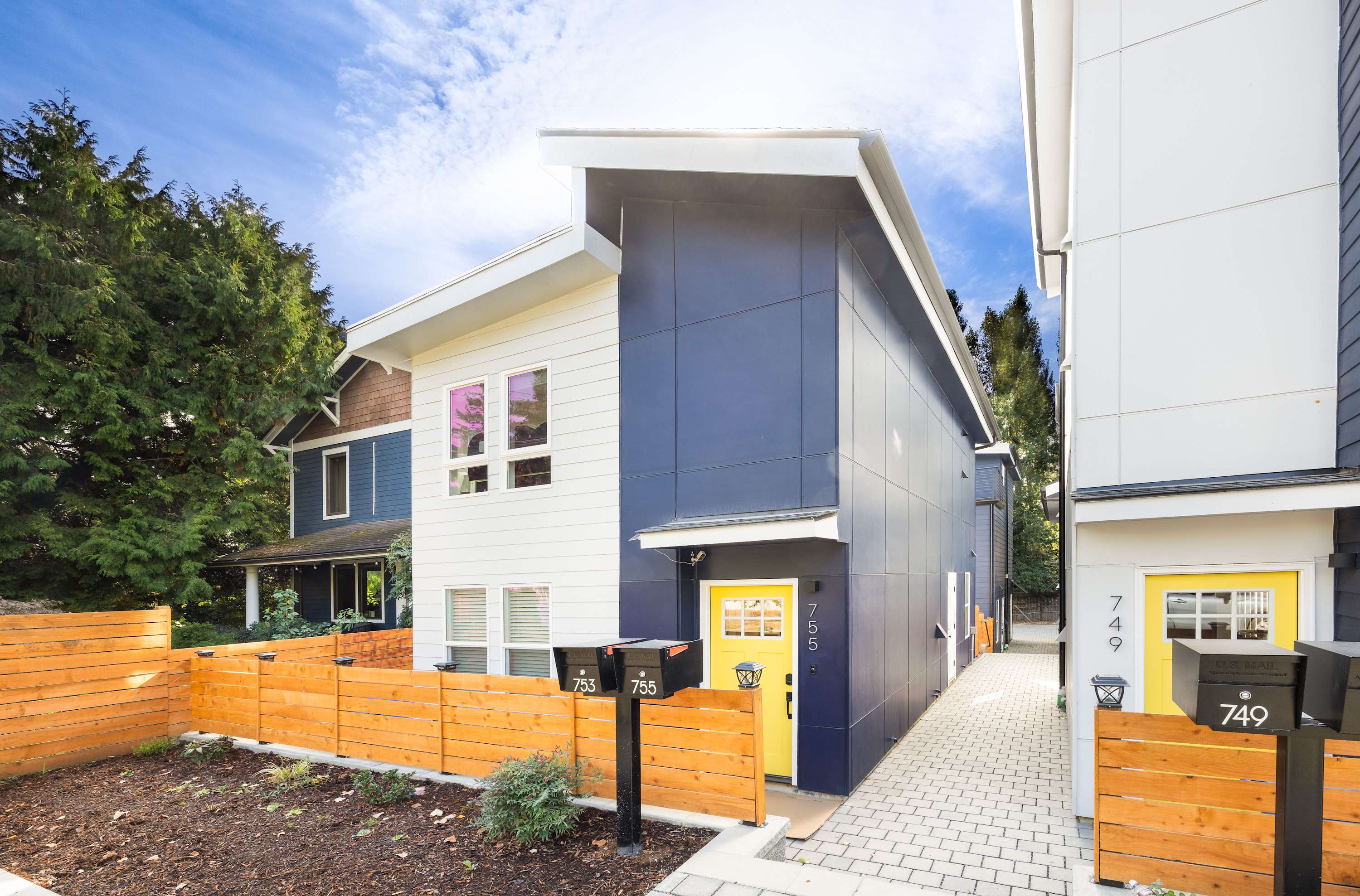 2025 Modern 2BR Home, Near Sea-Tac & Boeing