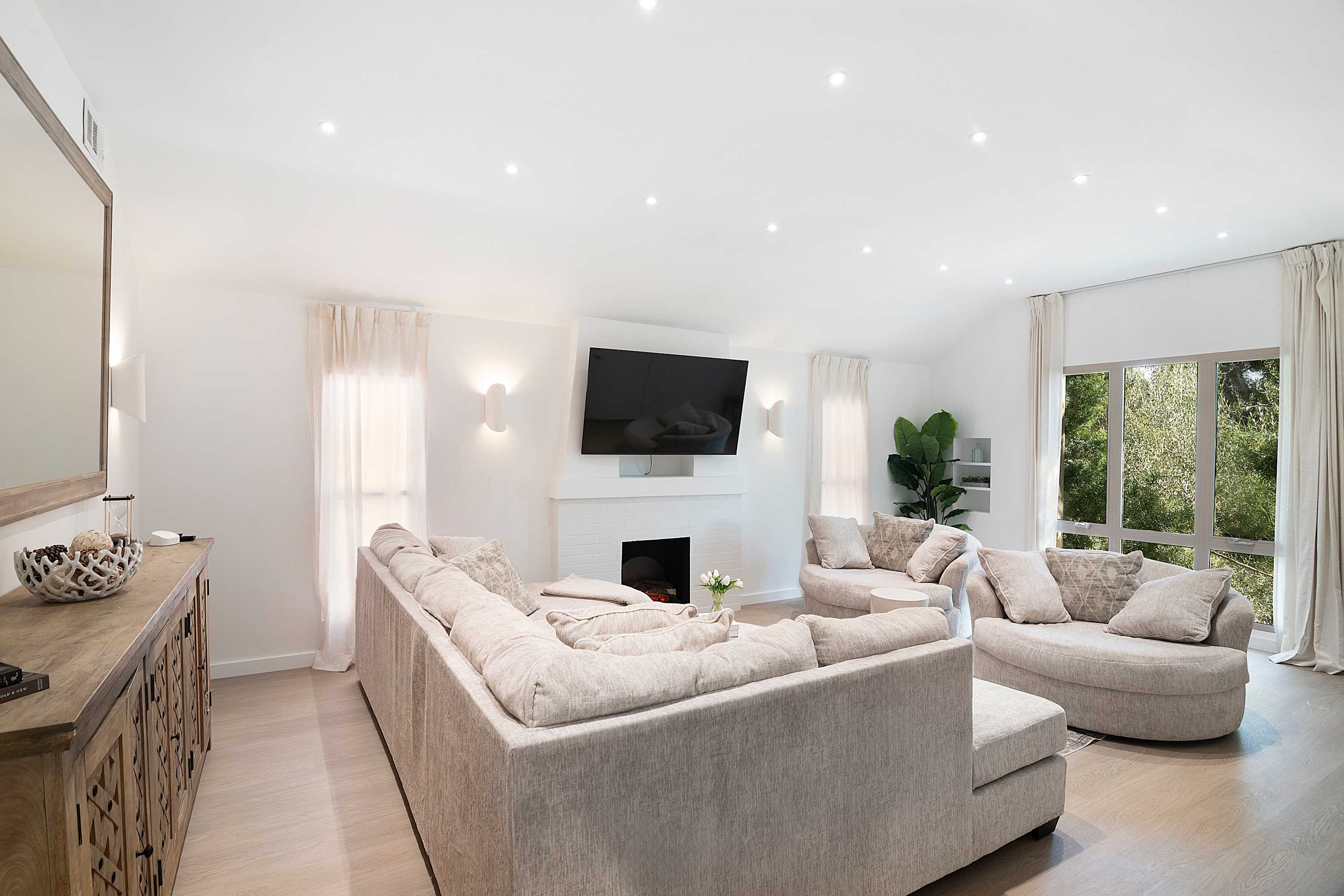 Remodeled Apartment · Near Beverly Hills & The Grove