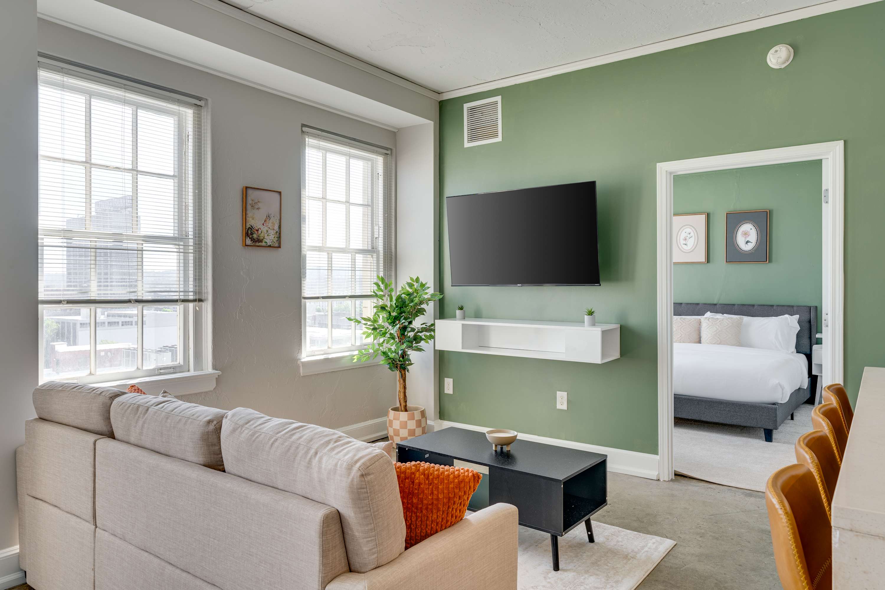 Spacious Suite | FREE parking | Fast WiFi + Gym | DT — Birmingham, AL — vacation rental