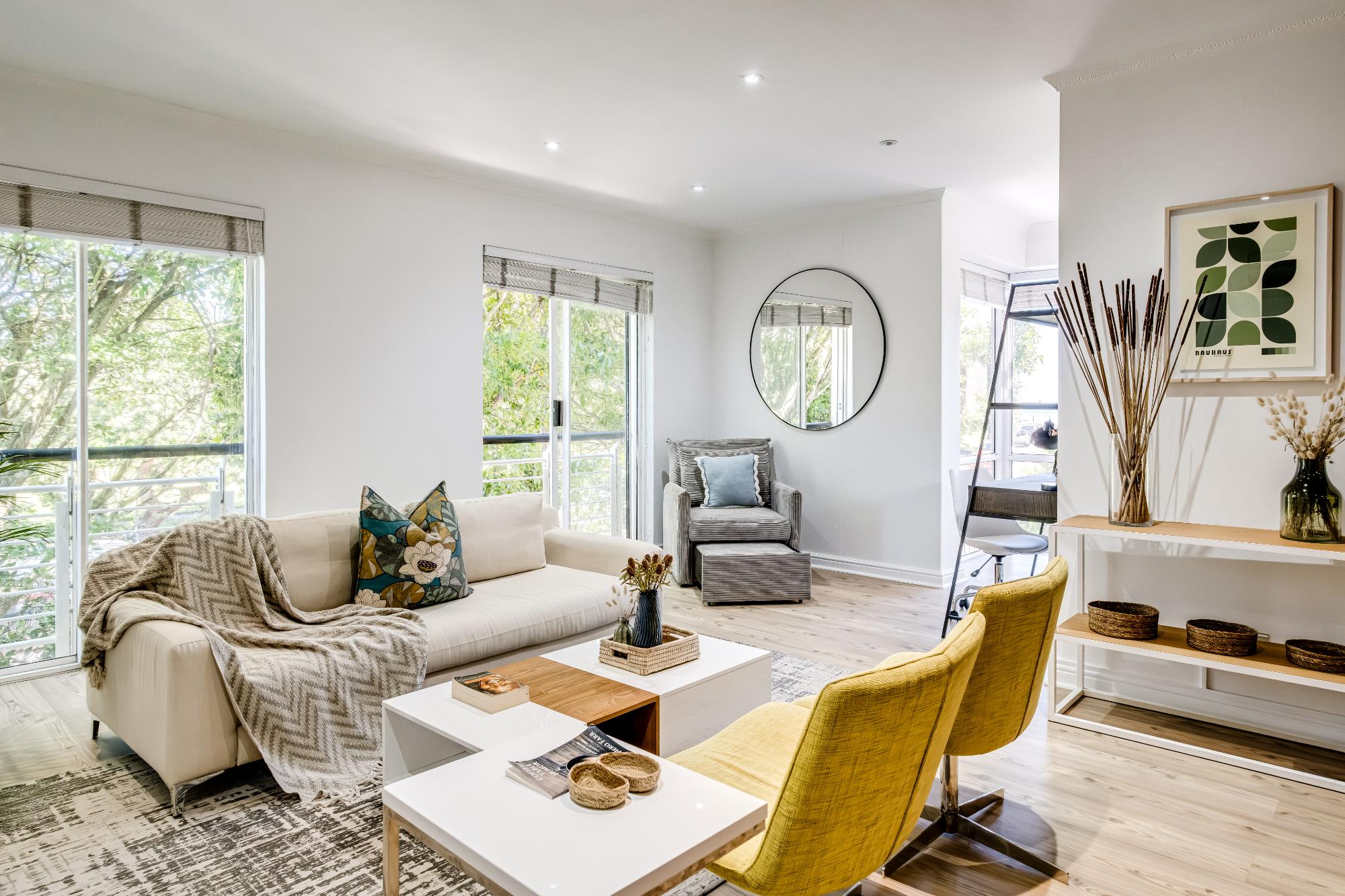 Contemporary Apartment close to the Radisson Majolica | Photo 2