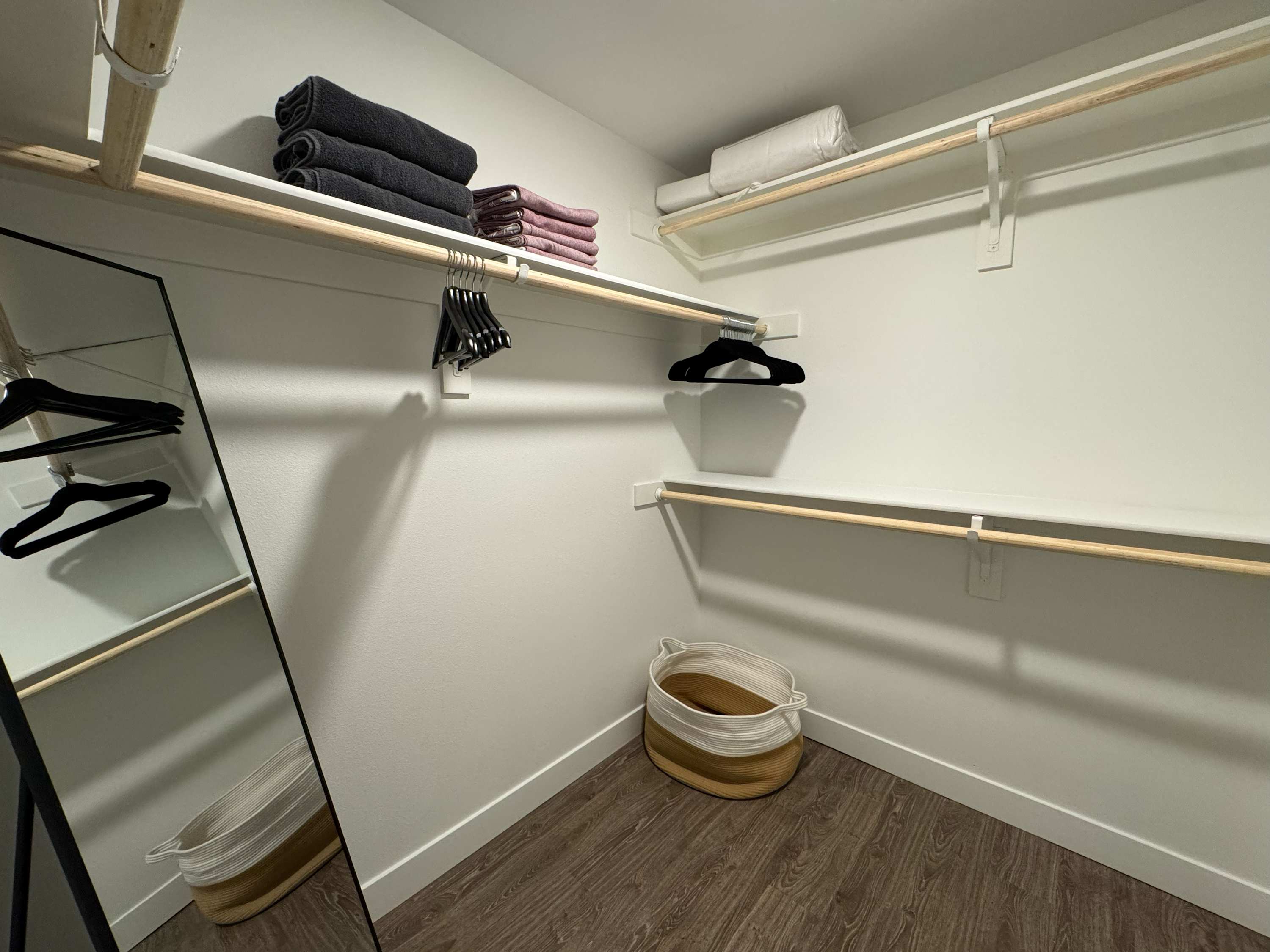 Modern Apartment w/ Pool & Gym Near Disneyland