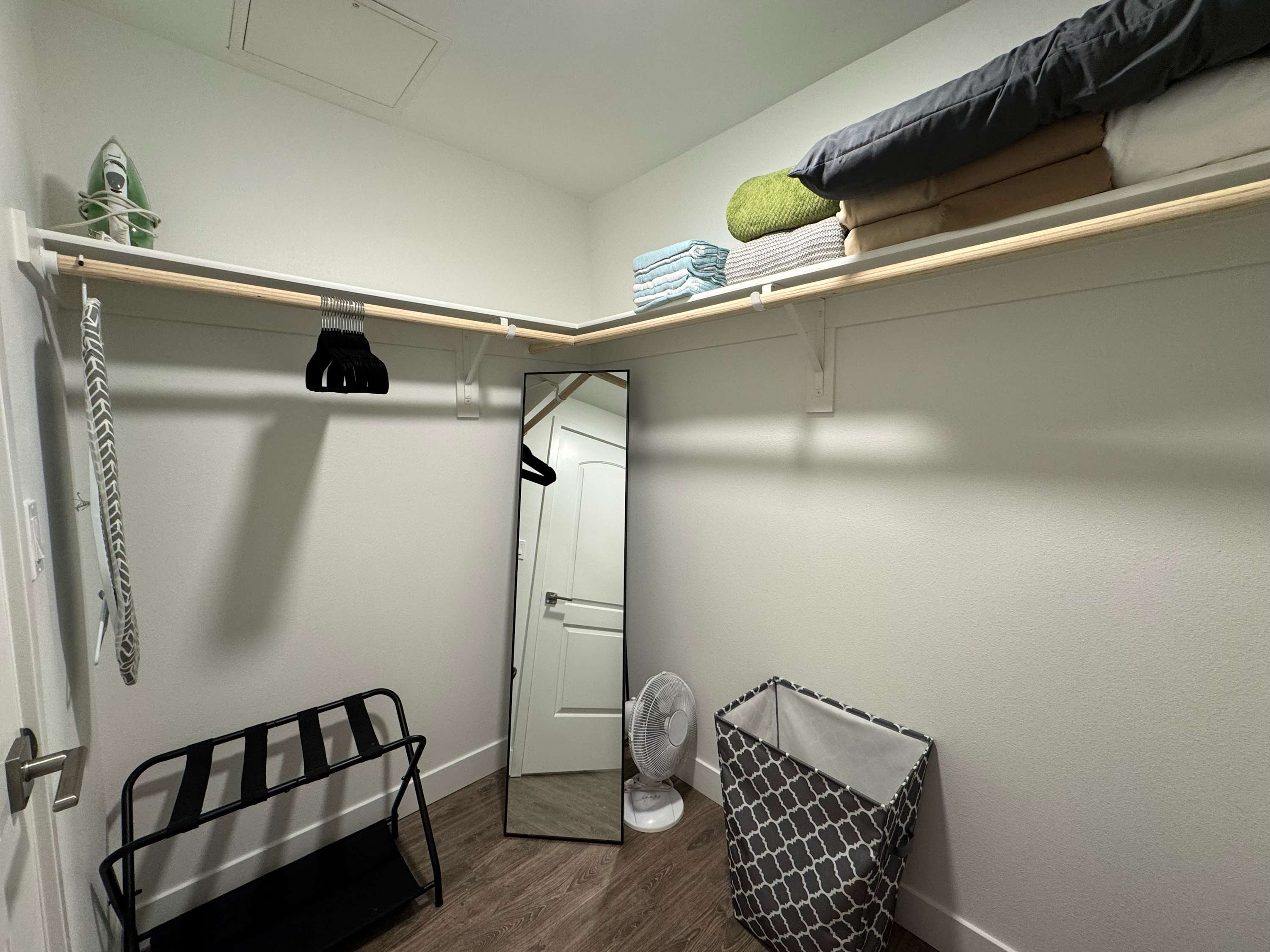 Modern Apartment w/ Pool & Gym Near Disneyland - Photo 6