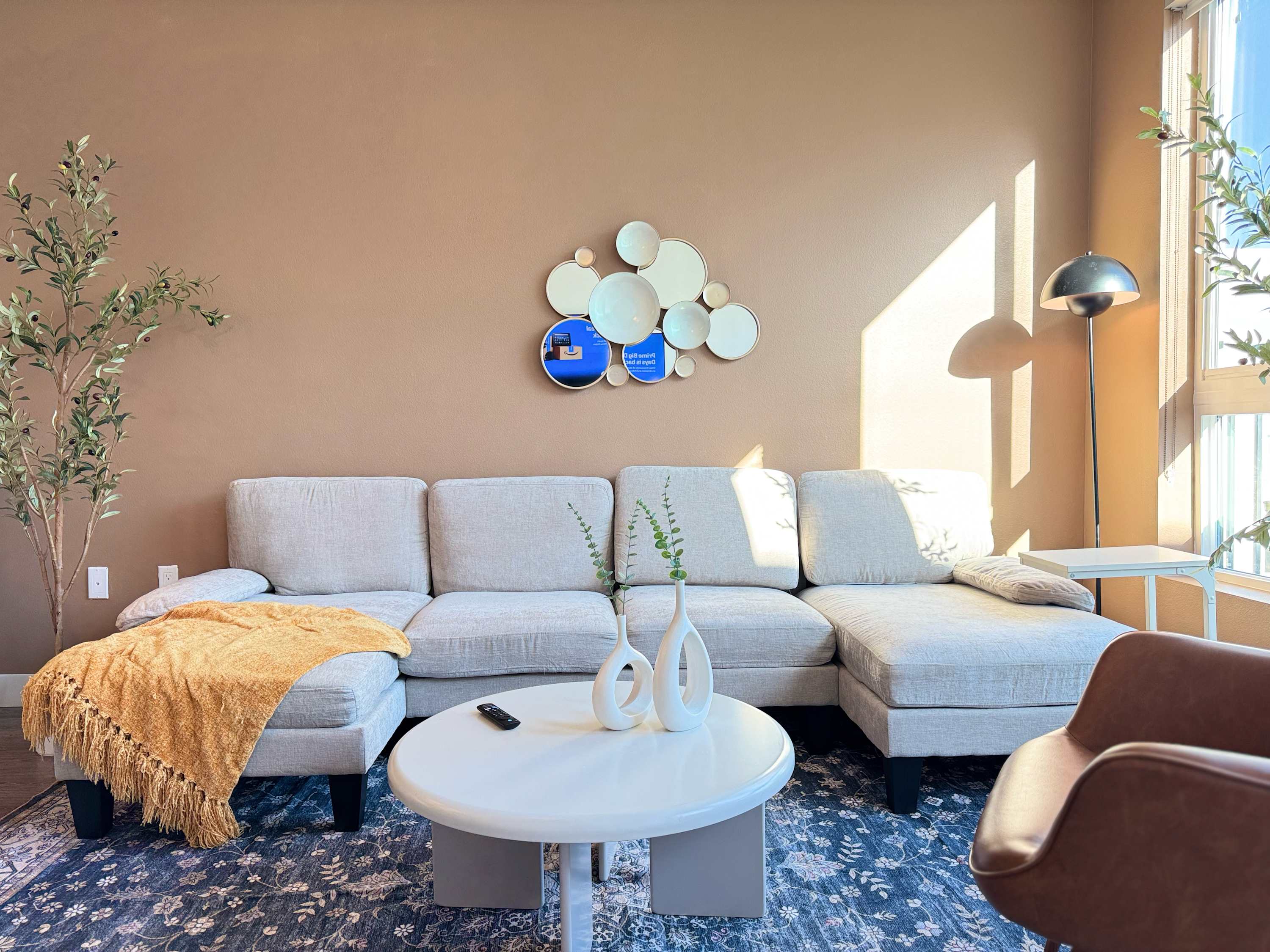 Modern Oasis 10 Min to Disneyland | Pool & Gym