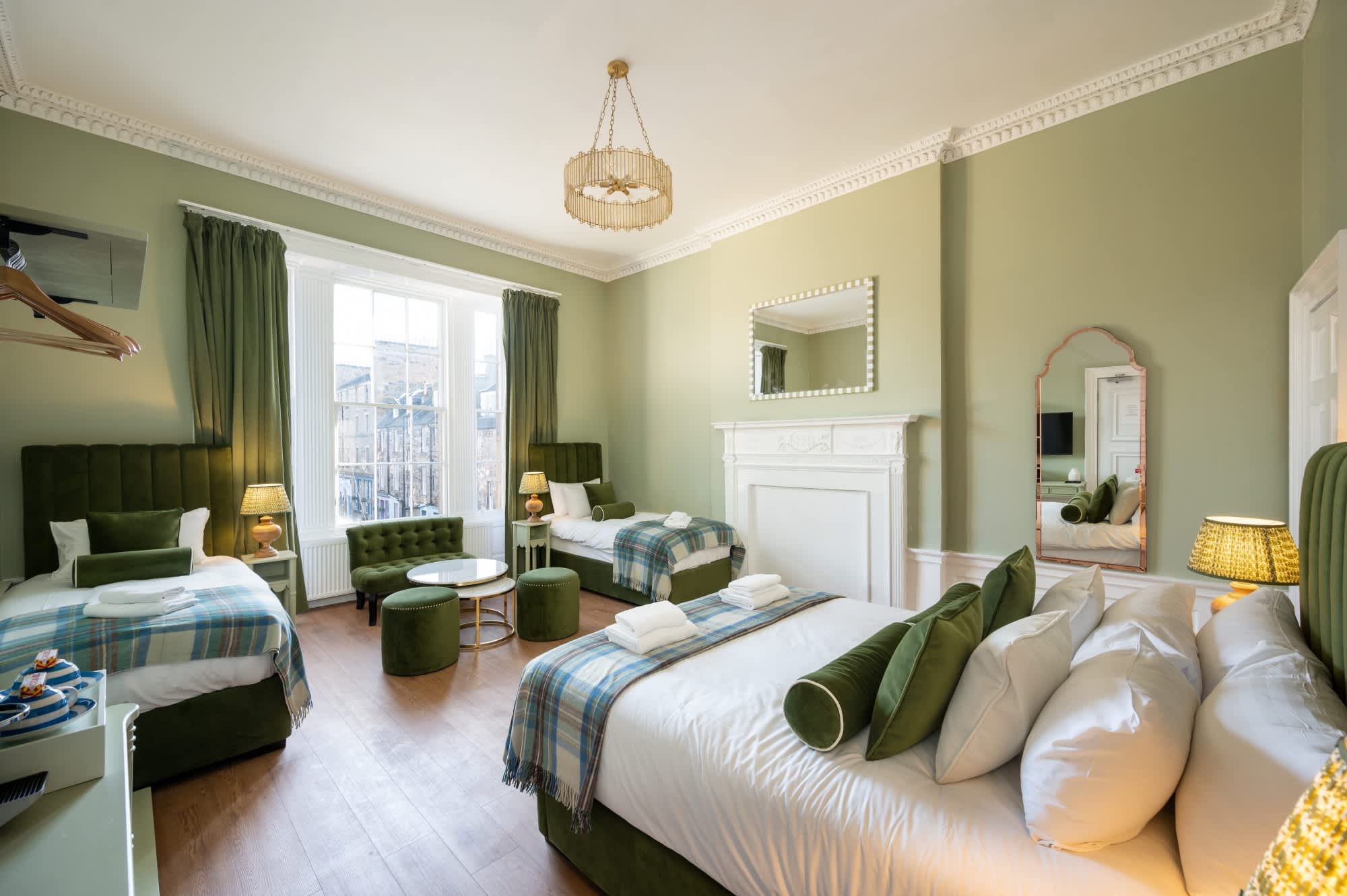 Large Family Room (2nd Floor - Room 1) — Edinburgh, Scotland — vacation rental