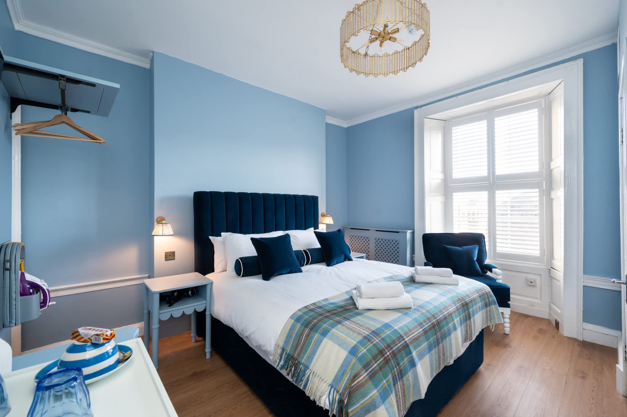 Deluxe Double Room with Shower (2nd Floor - Room 4) — Edinburgh, Scotland — vacation rental