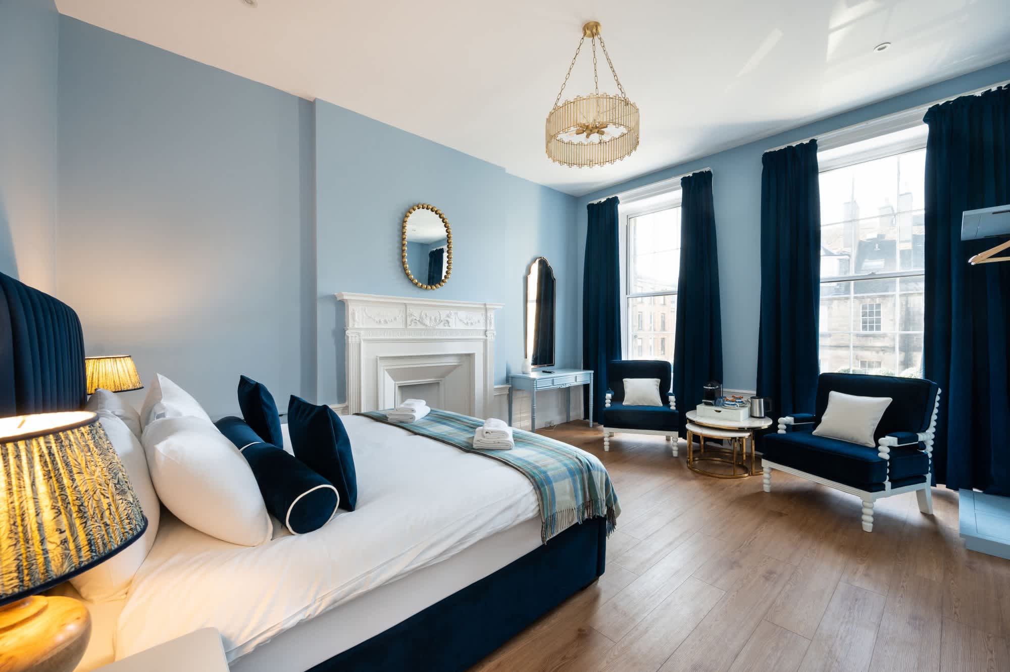 Deluxe Double Room with Shower (2nd Floor - Room 5) — Edinburgh, Scotland — vacation rental